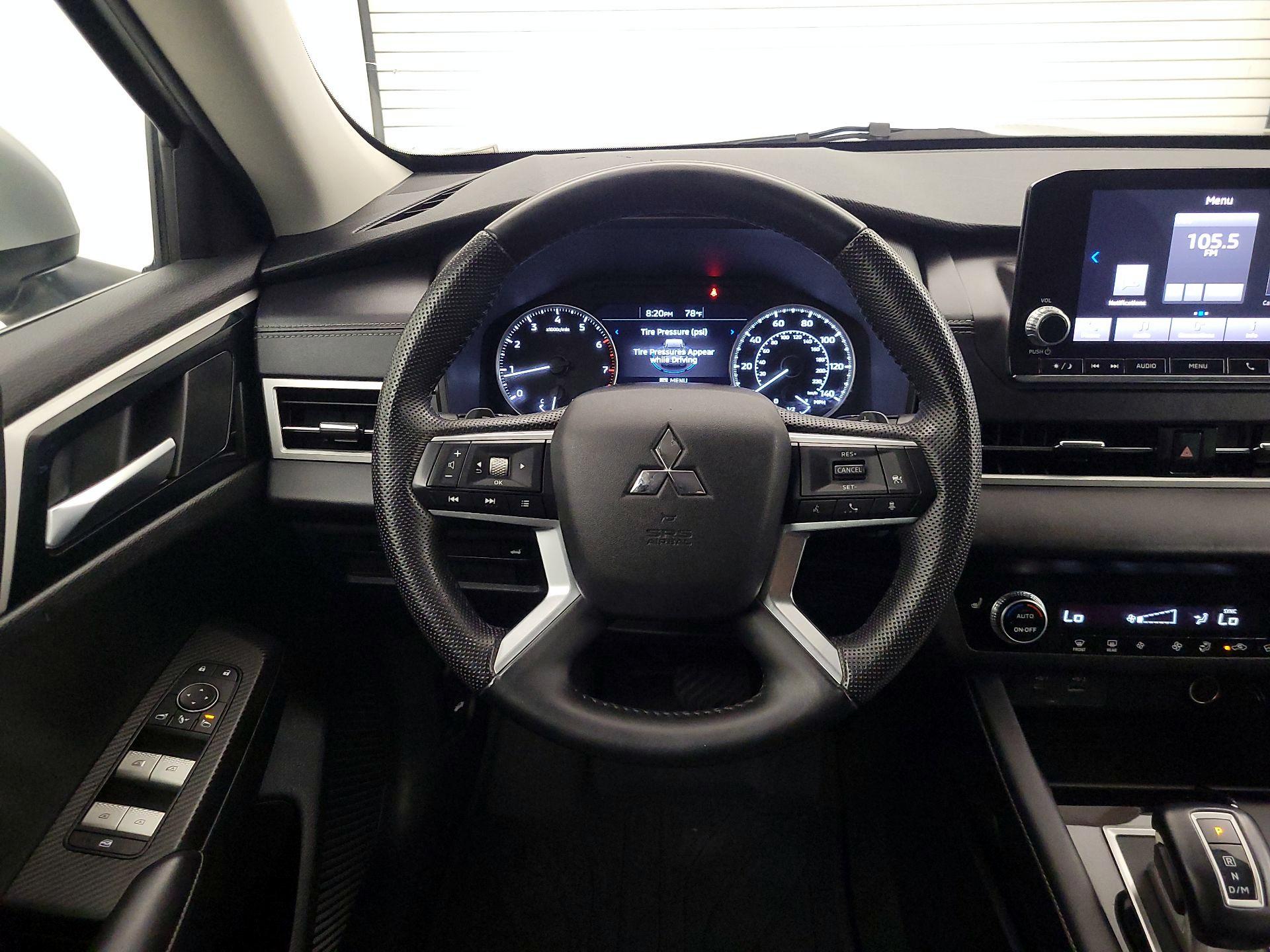 Thumbnail: 2023 Mitsubishi Outlander - 10