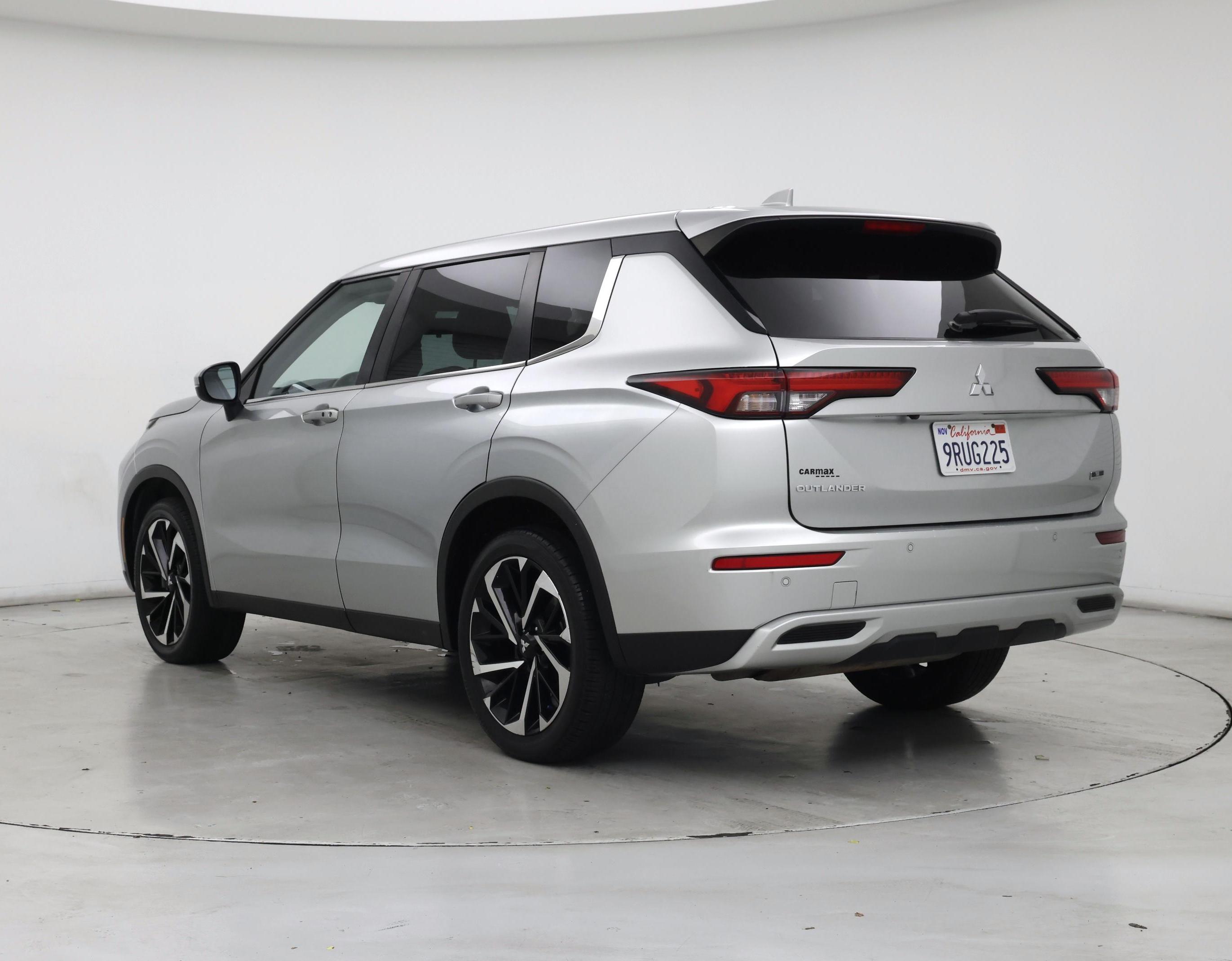 Thumbnail: 2023 Mitsubishi Outlander - 2
