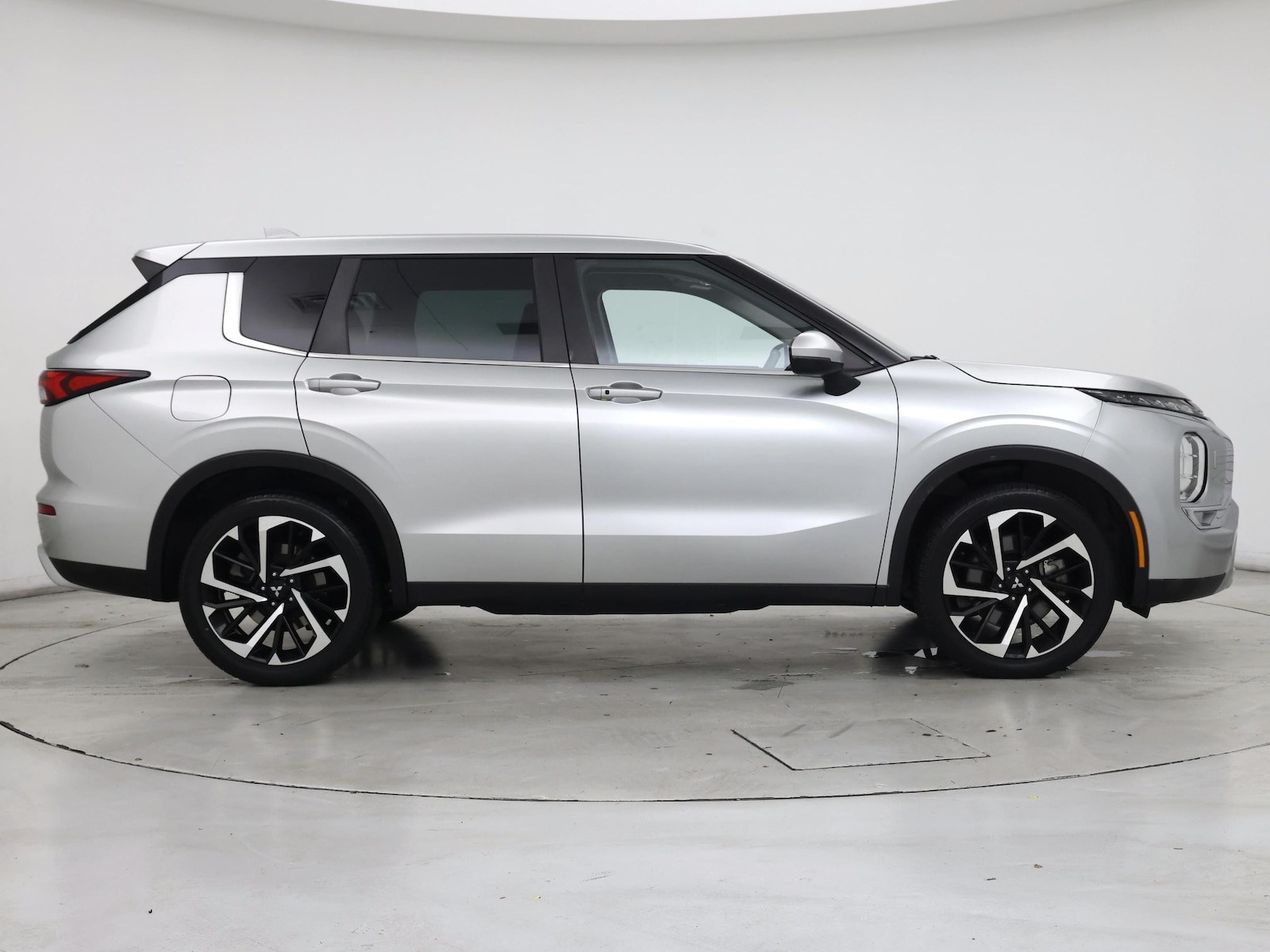 2023 Mitsubishi Outlander SE Special Edition - Photo 8