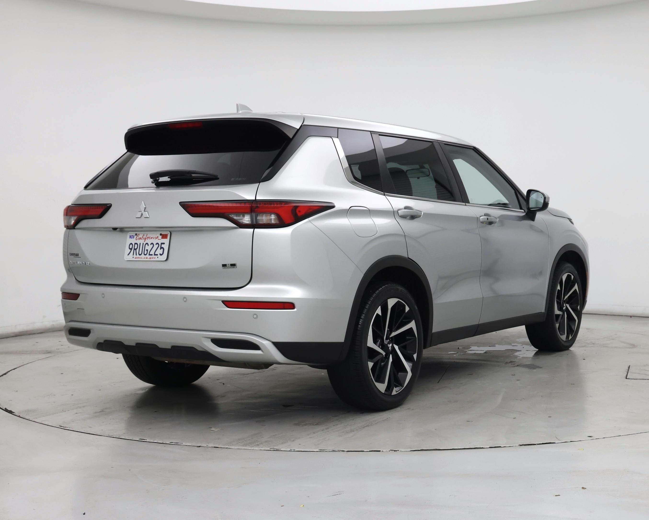Thumbnail: 2023 Mitsubishi Outlander - 8
