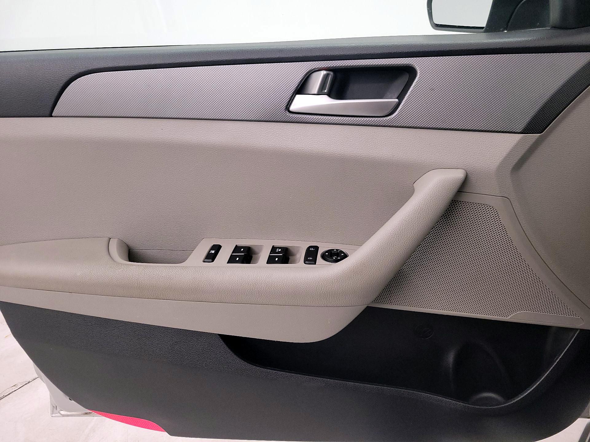 Thumbnail: 2016 Hyundai Sonata - 12