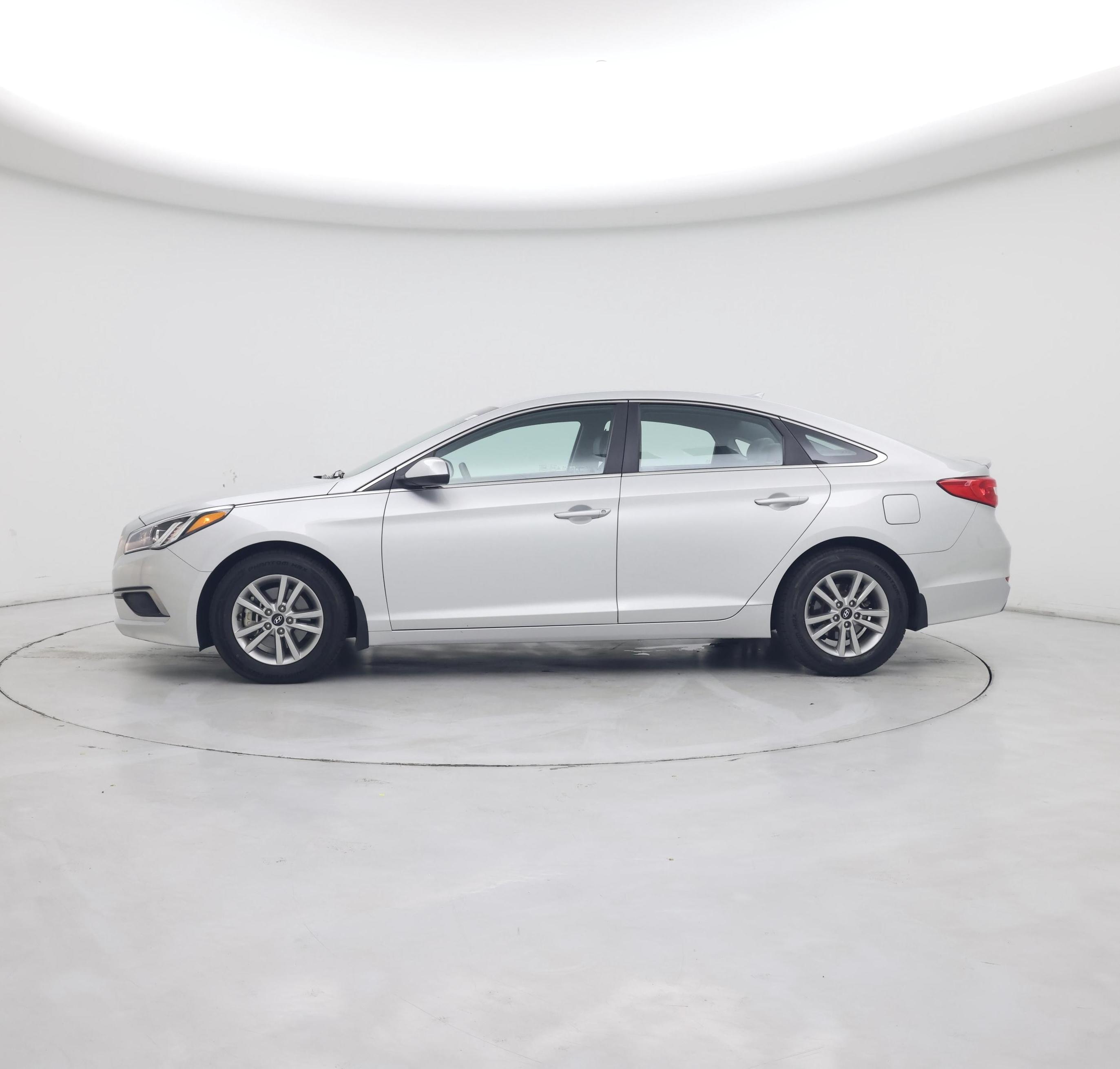 Thumbnail: 2016 Hyundai Sonata - 3