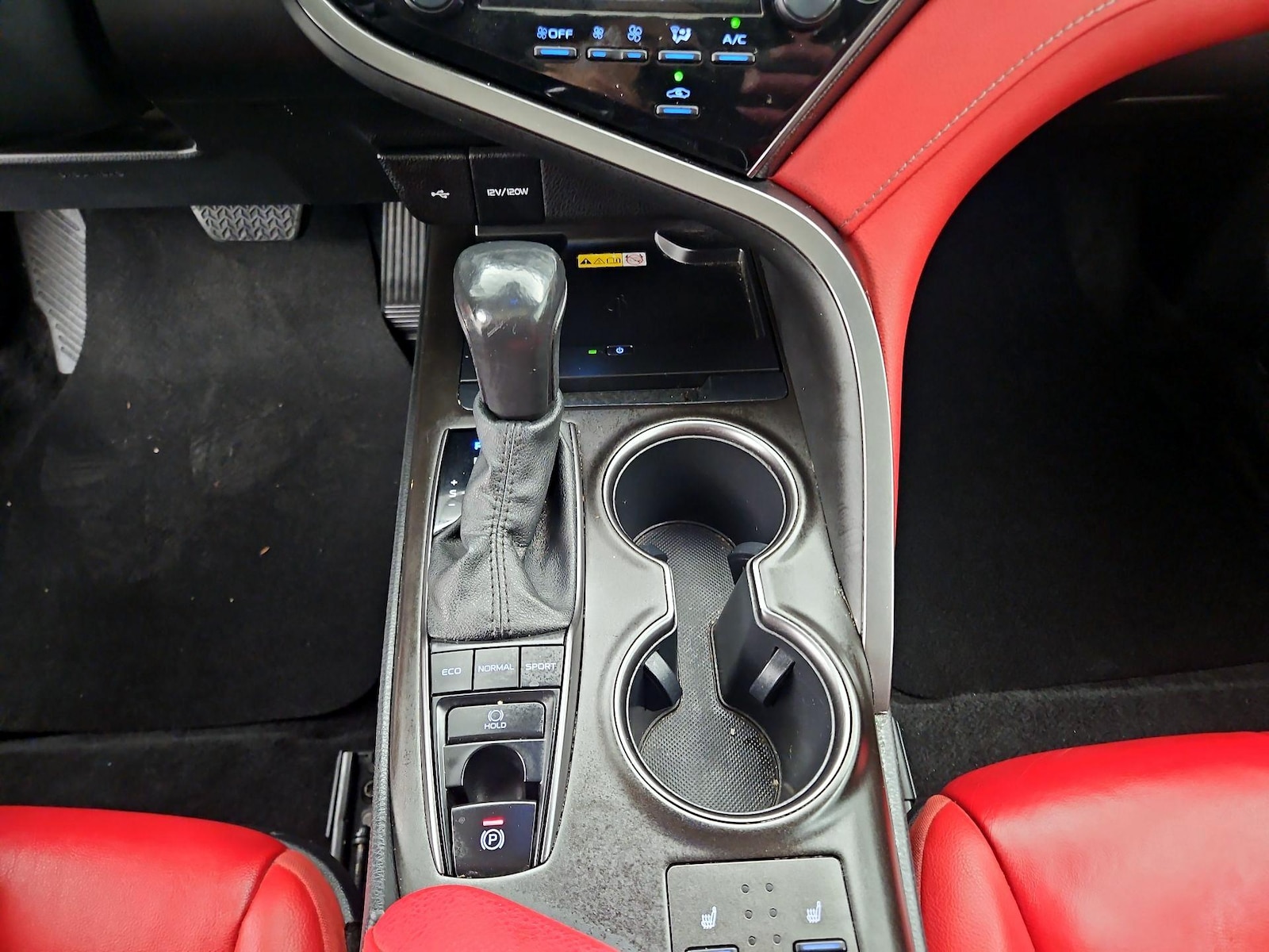 2022 Toyota Camry XSE - Photo 18