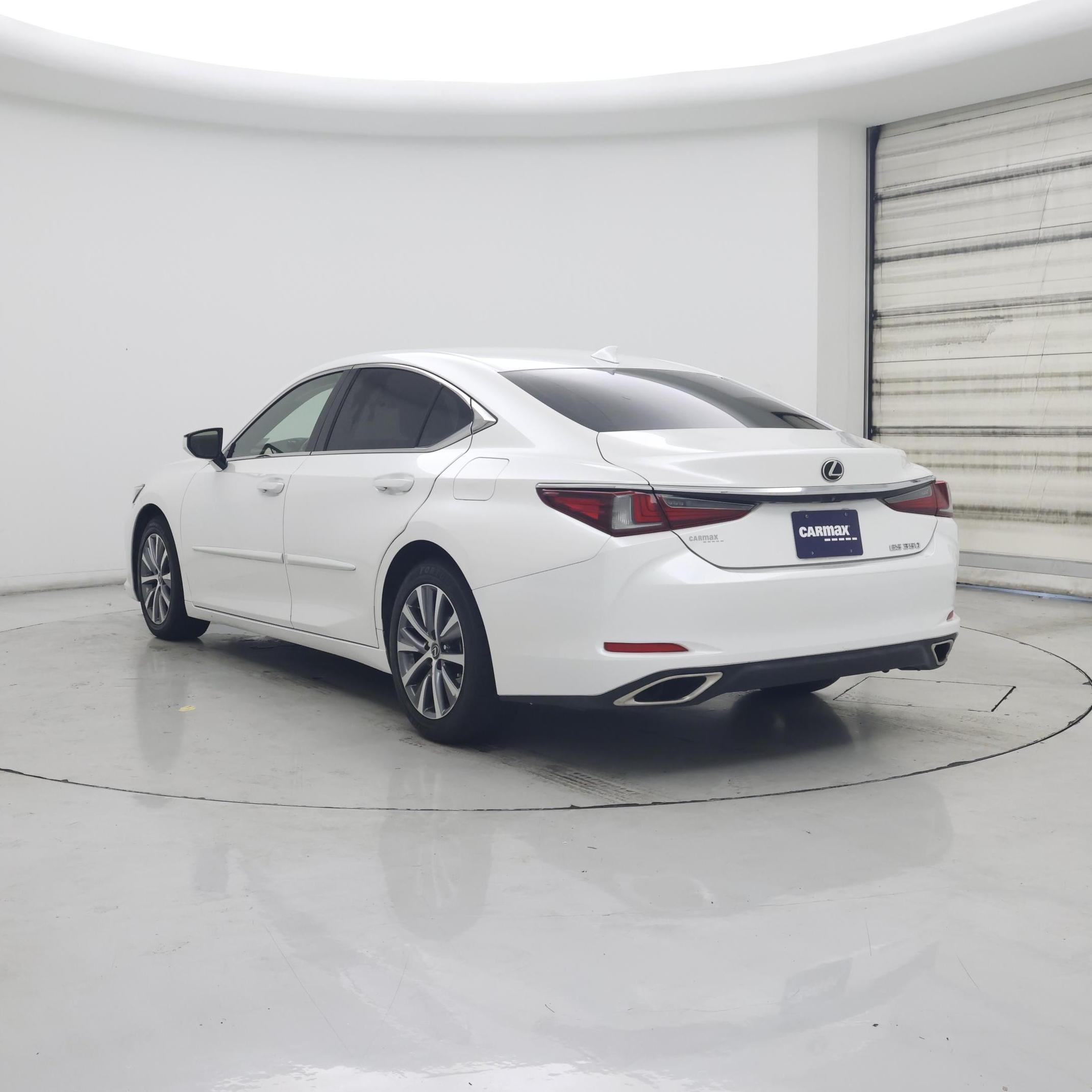 Thumbnail: 2019 Lexus ES - 2