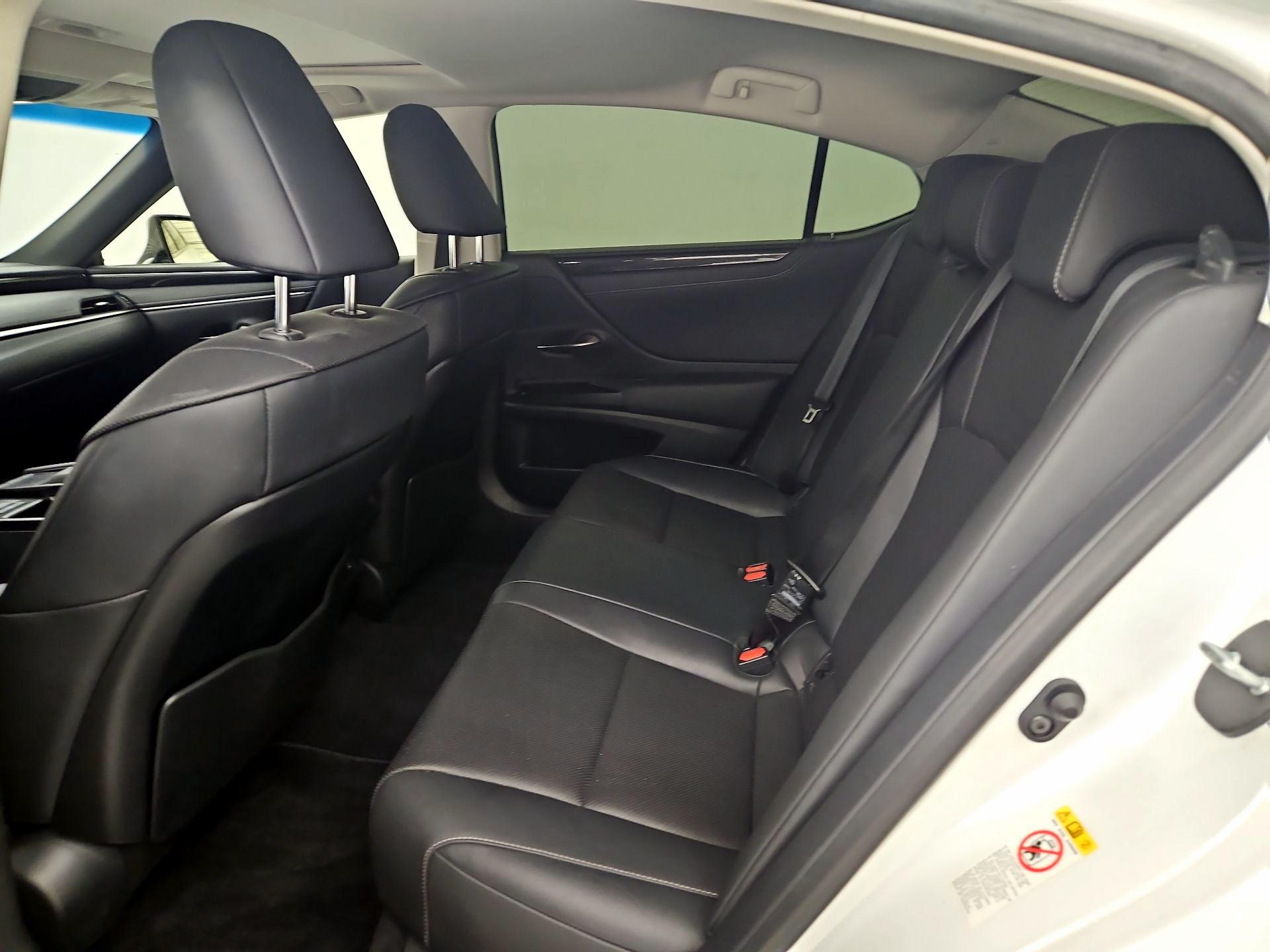 Thumbnail: 2019 Lexus ES - 20