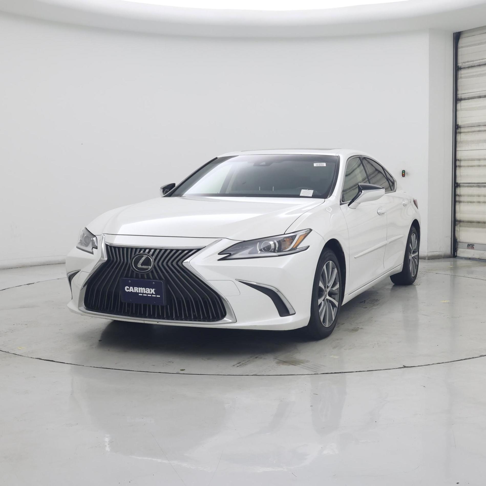 Thumbnail: 2019 Lexus ES - 4