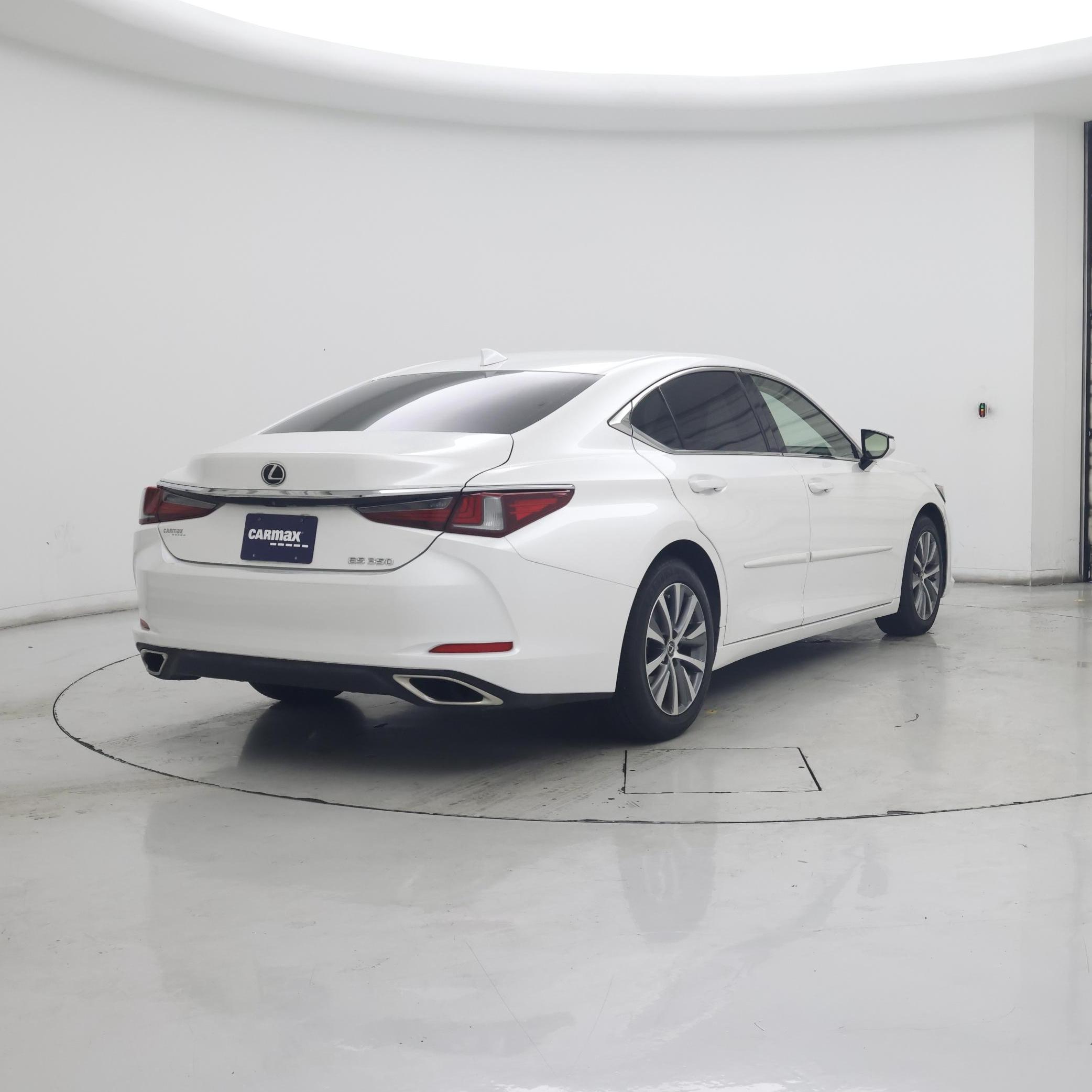 Thumbnail: 2019 Lexus ES - 8