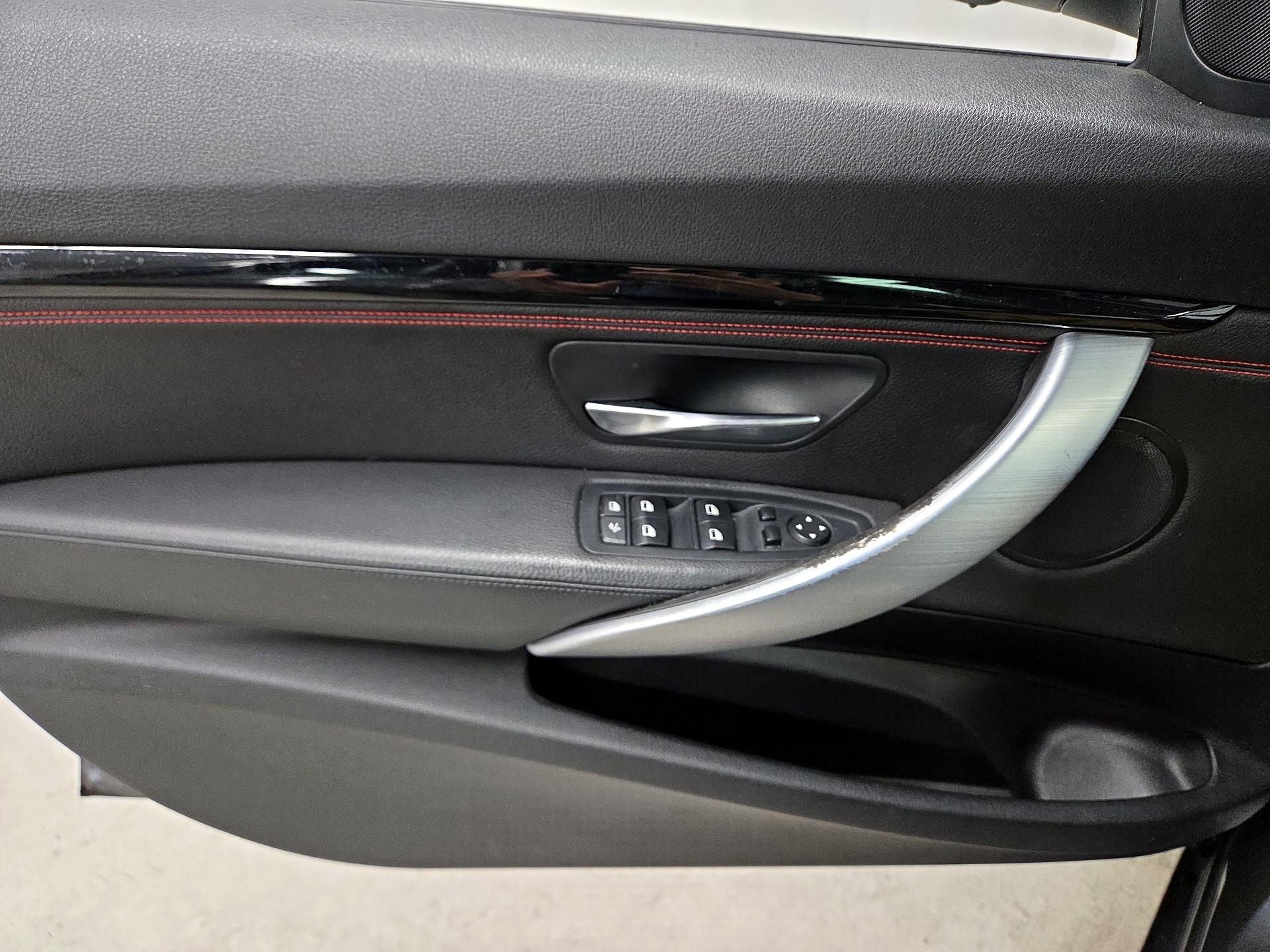 Thumbnail: 2015 BMW 3 Series - 12