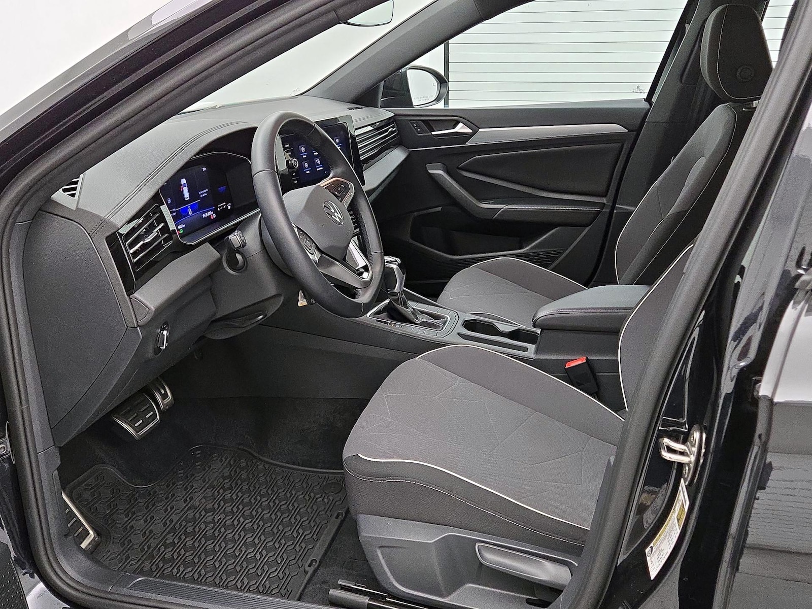 2025 Volkswagen Jetta Sport - Photo 12