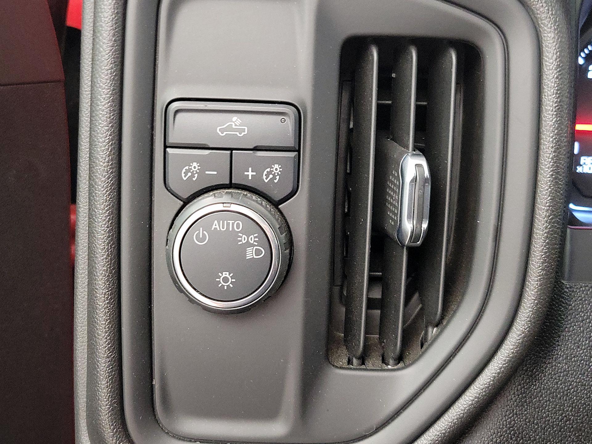Thumbnail: 2020 Chevrolet Silverado 1500 - 13