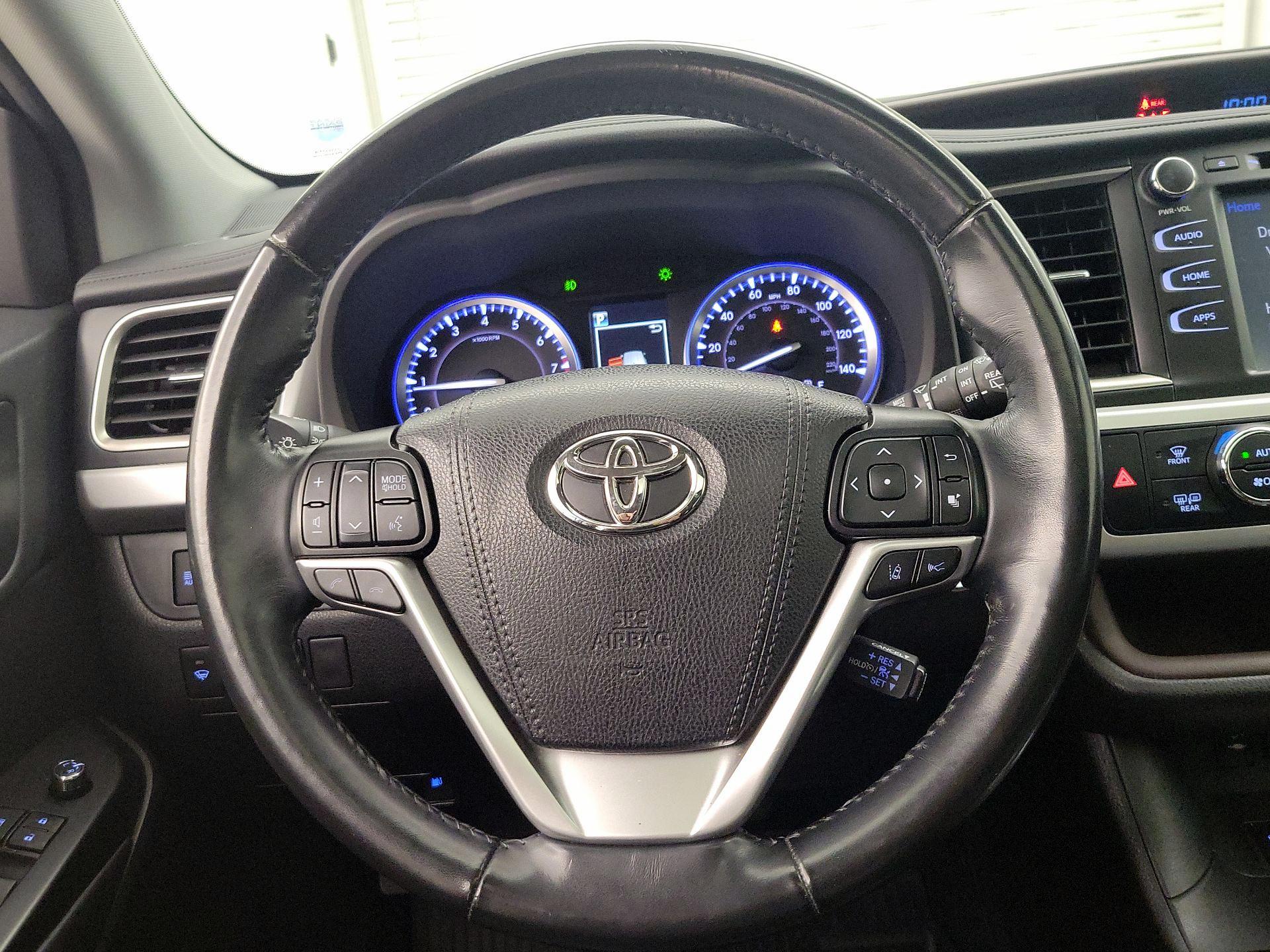 Thumbnail: 2019 Toyota Highlander - 10