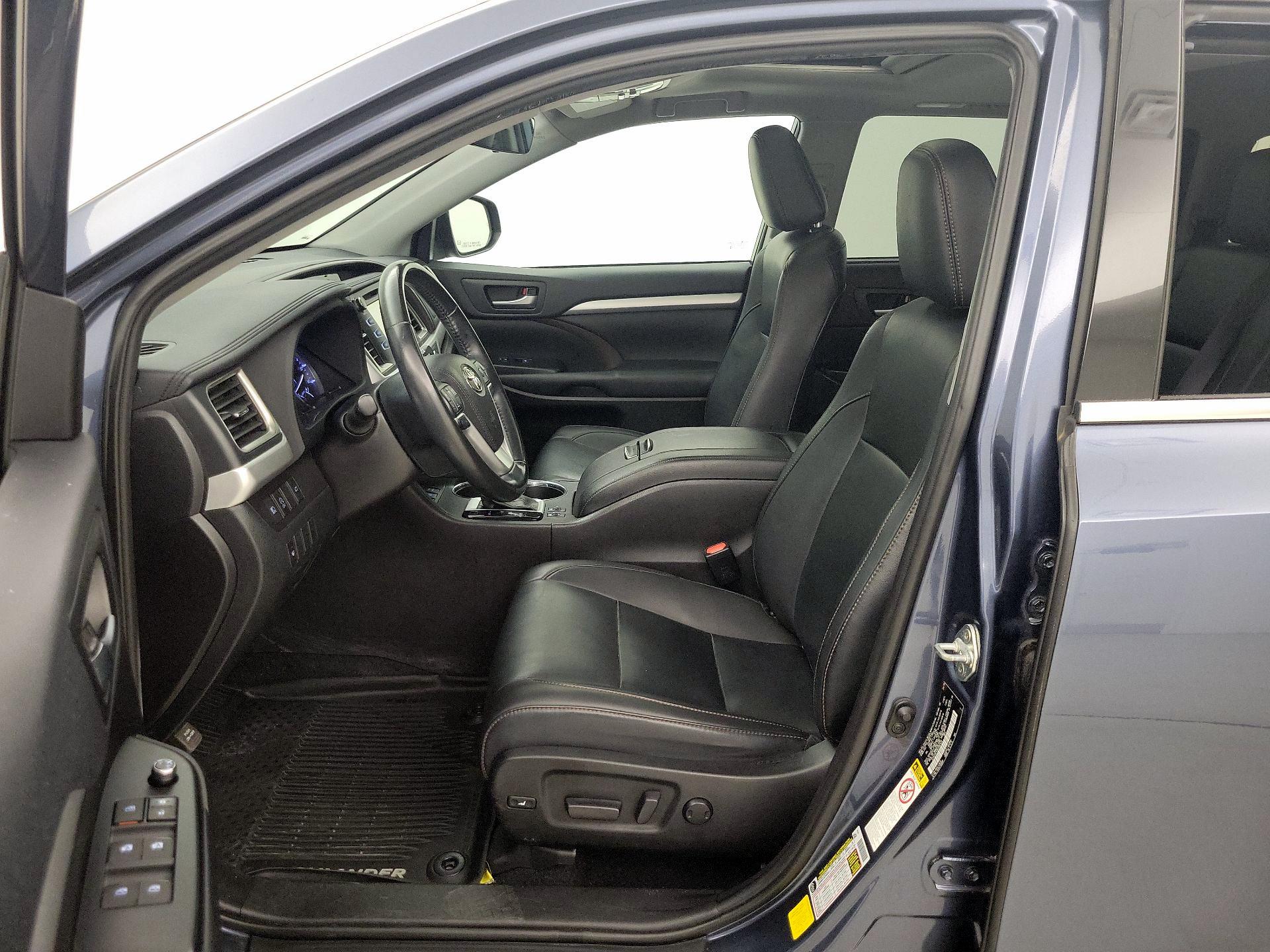 Thumbnail: 2019 Toyota Highlander - 11