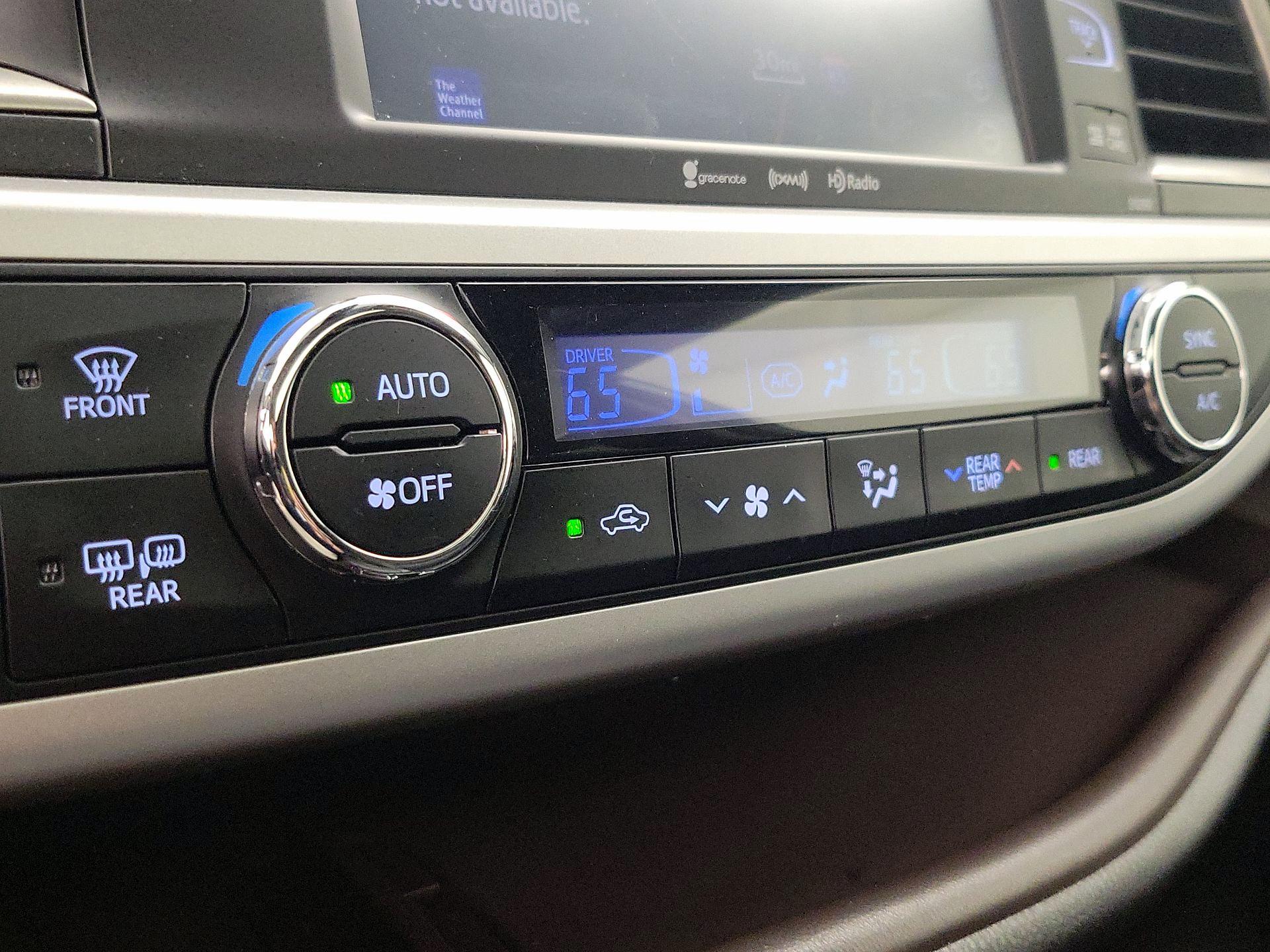 Thumbnail: 2019 Toyota Highlander - 17
