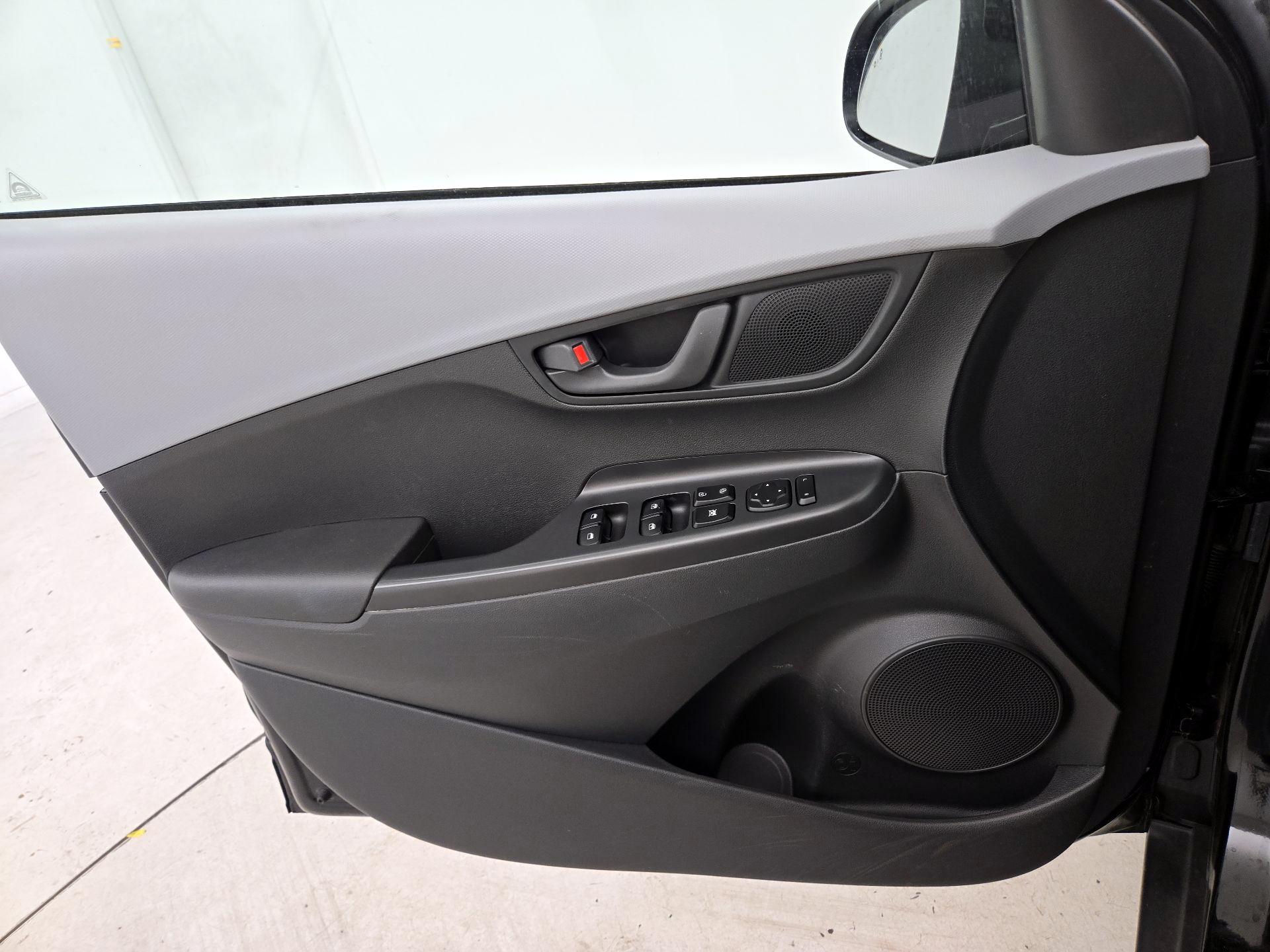 Thumbnail: 2018 Hyundai Kona - 12
