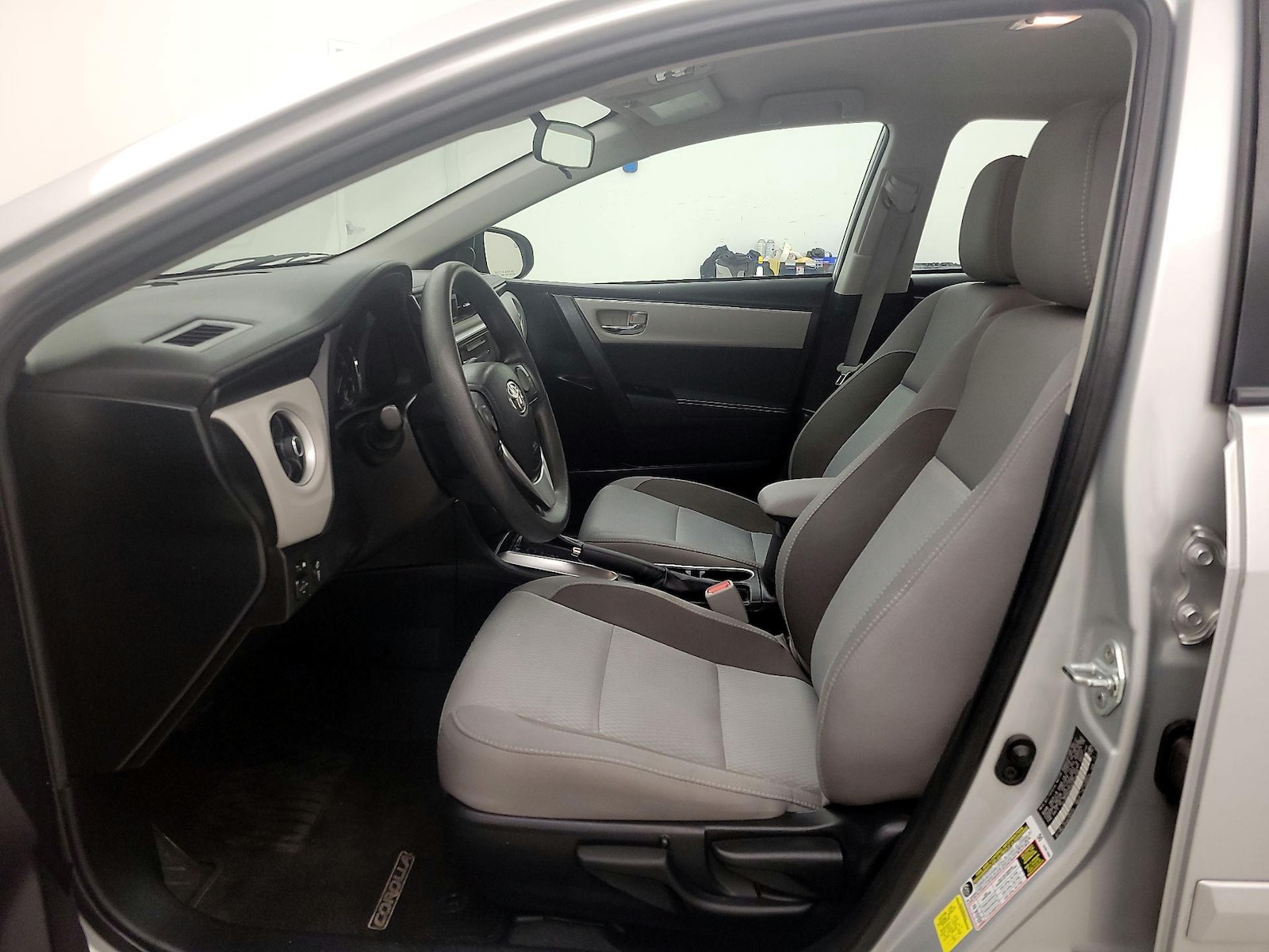 2017 Toyota Corolla LE - Photo 12