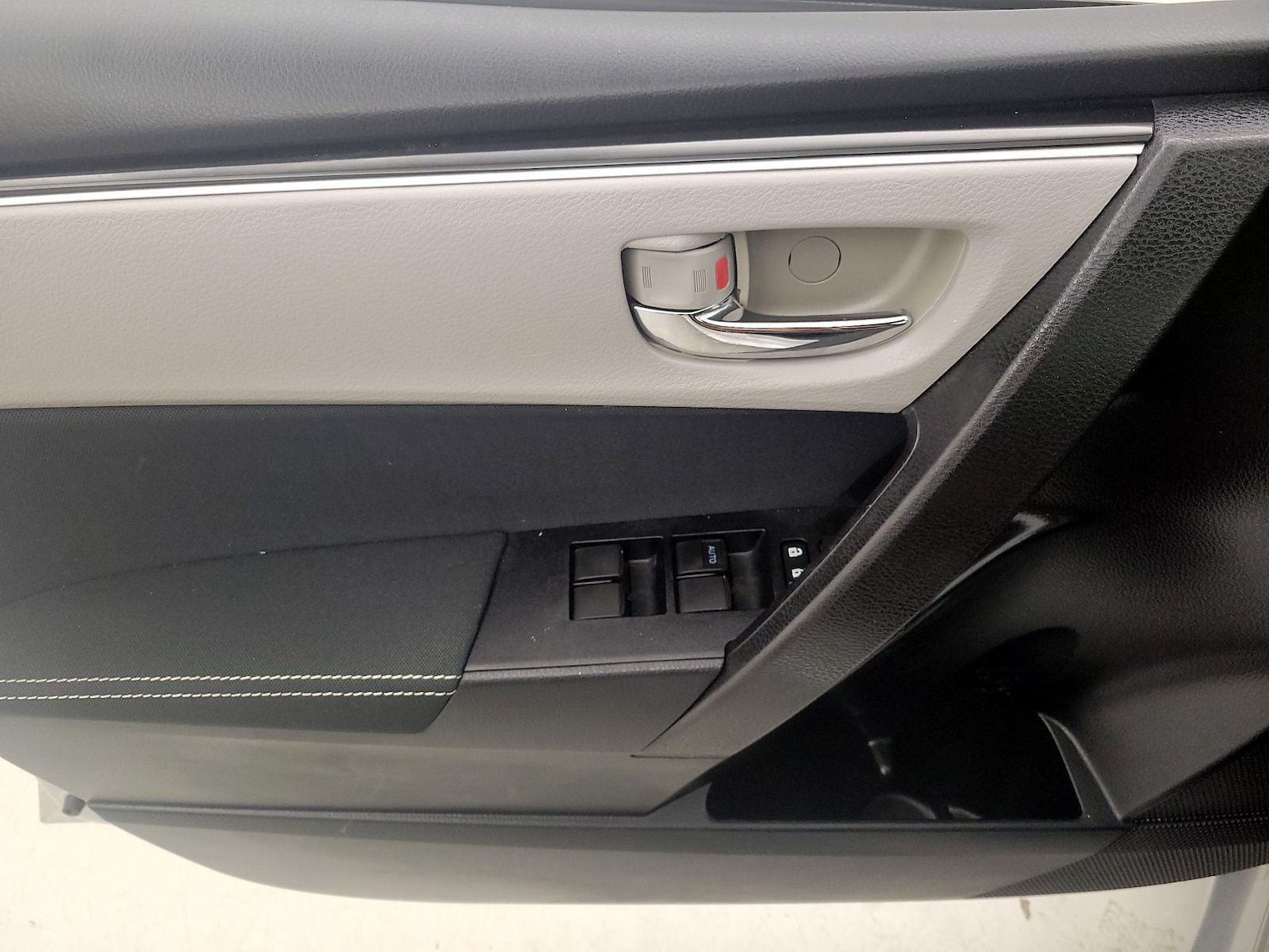 2017 Toyota Corolla LE - Photo 13