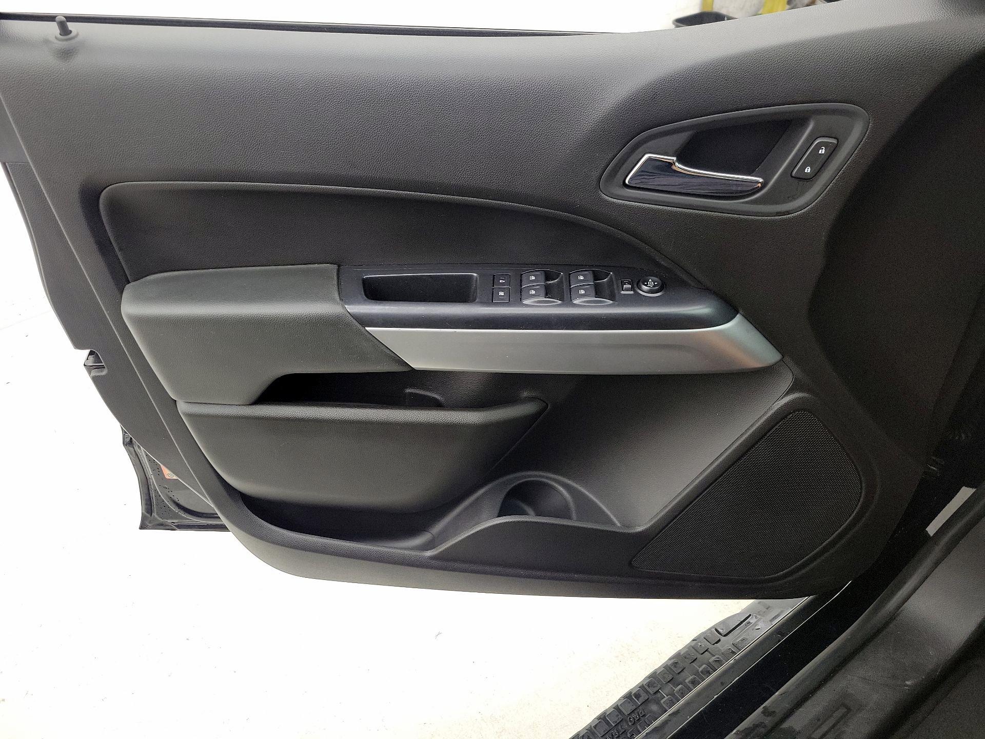 Thumbnail: 2019 Chevrolet Colorado - 12