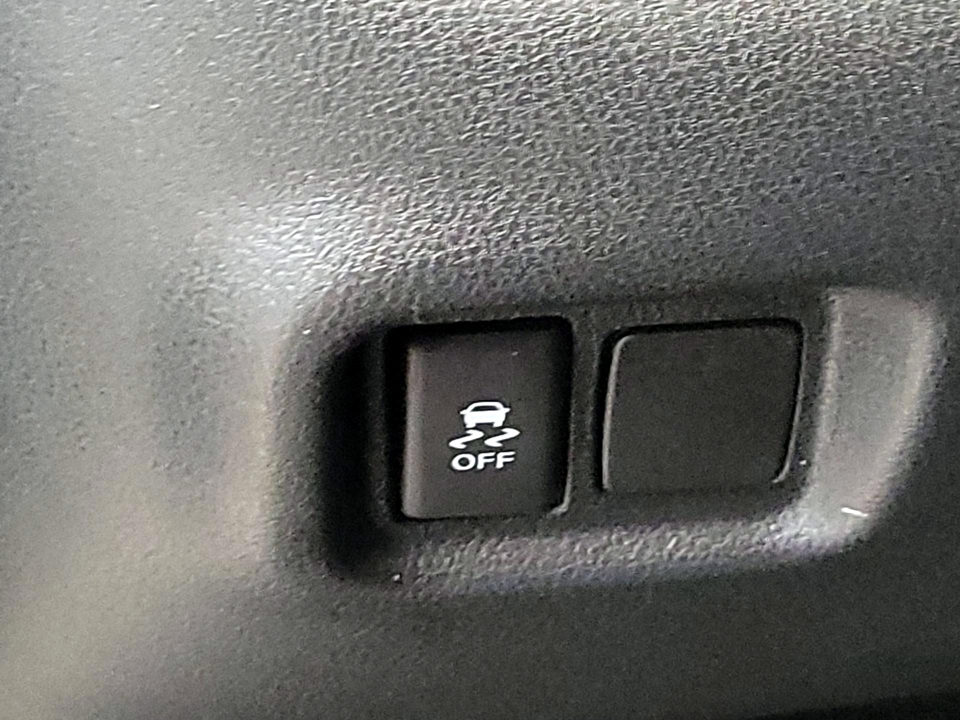 Thumbnail: 2014 Nissan Versa Note - 13