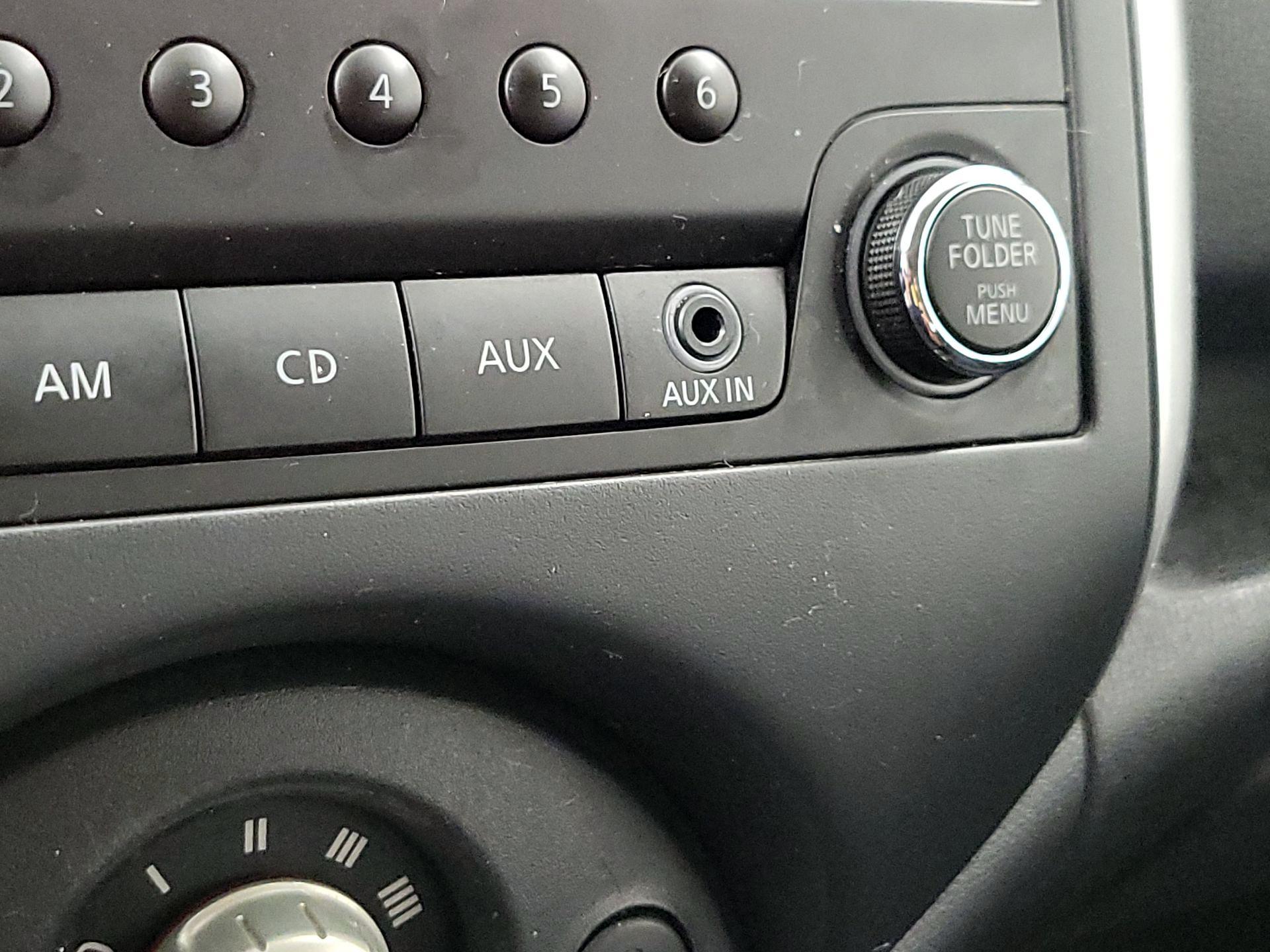 Thumbnail: 2014 Nissan Versa Note - 17