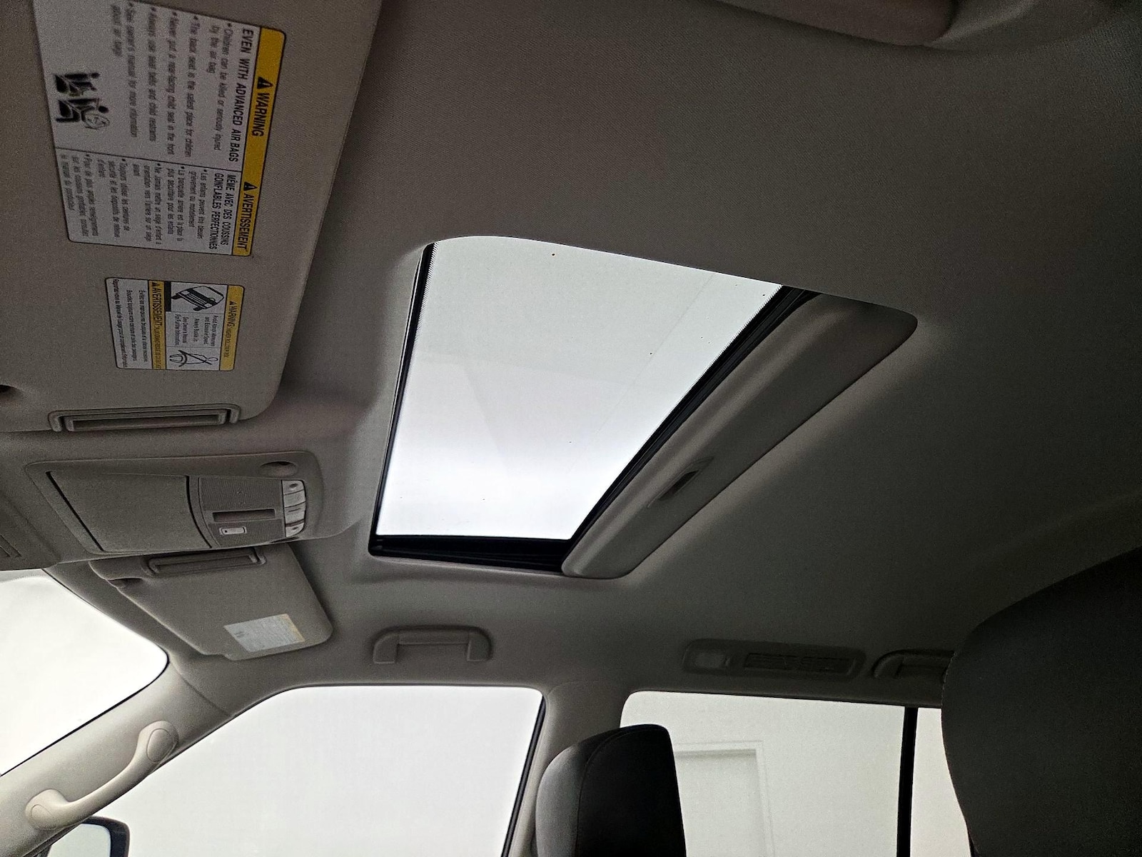Sunroof(s) & Overhead Airbags