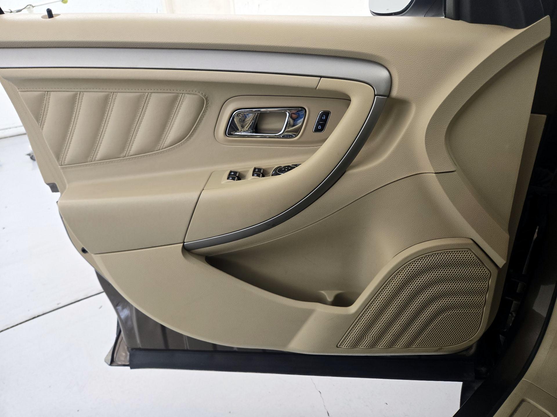 Thumbnail: 2015 Ford Taurus - 12