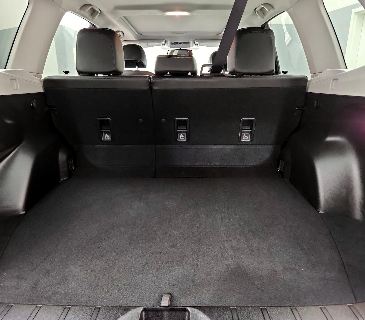Trunk/Cargo (Seats Up)
