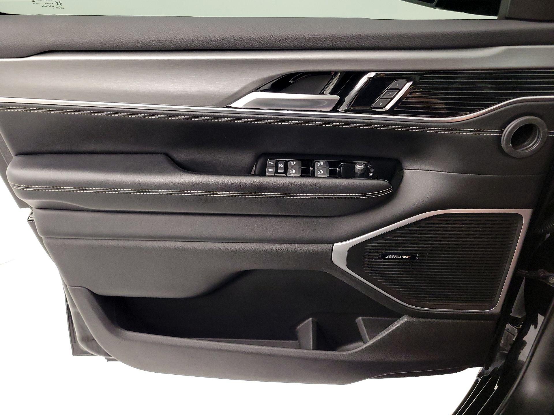 Thumbnail: 2024 Jeep Wagoneer - 12
