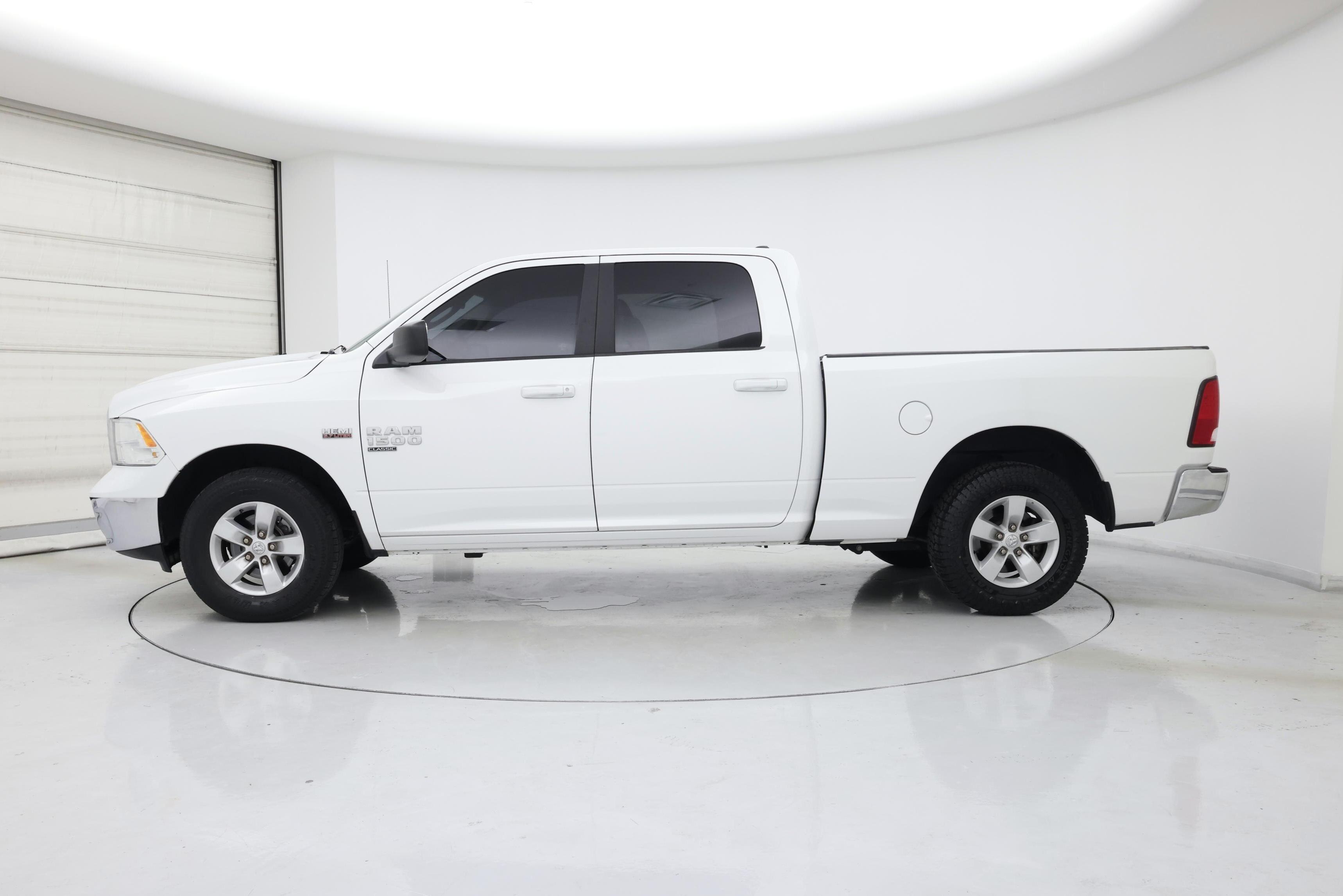 Thumbnail: 2021 RAM 1500 Classic - 3