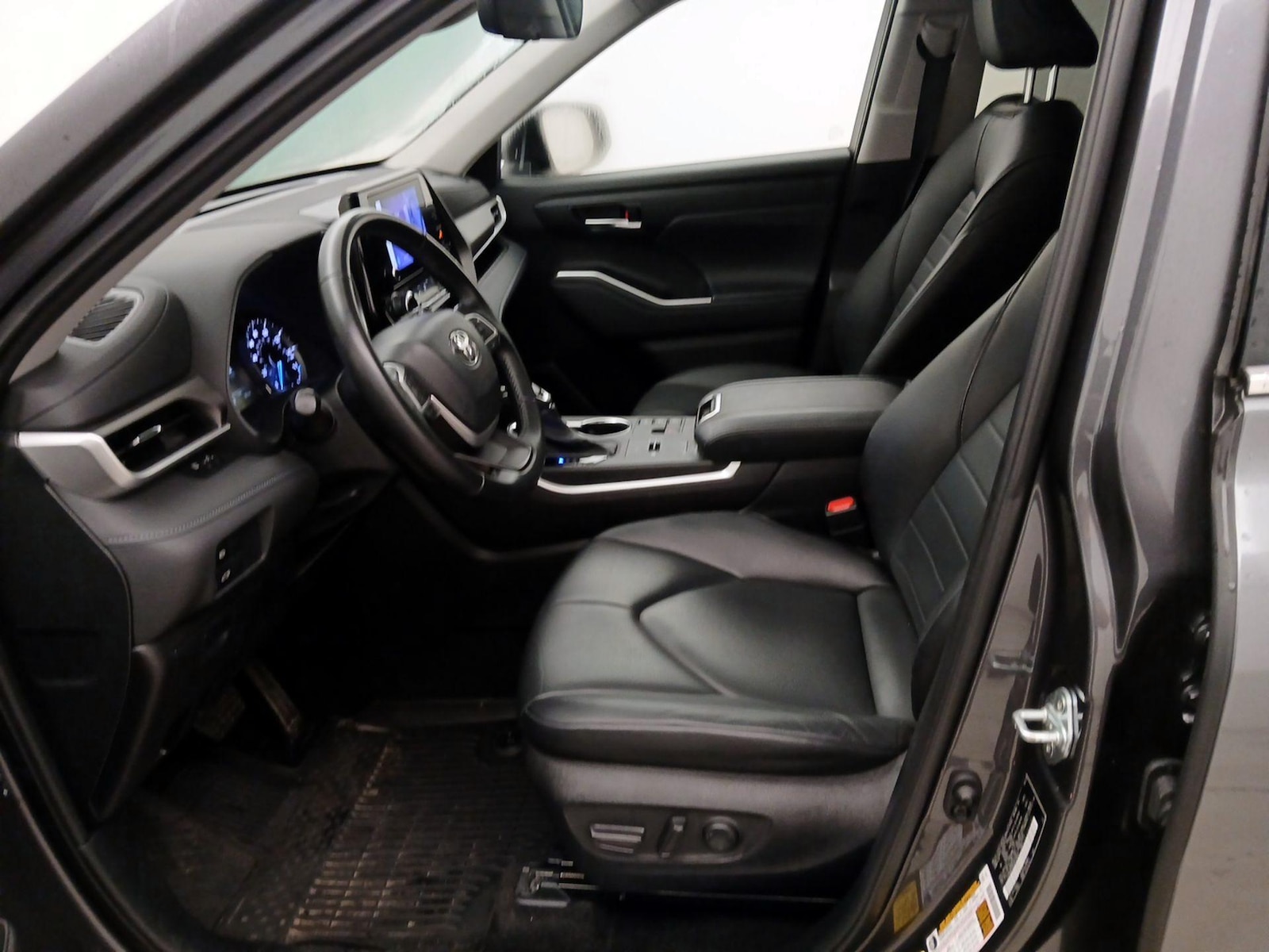 2024 Toyota Highlander XLE - Photo 12