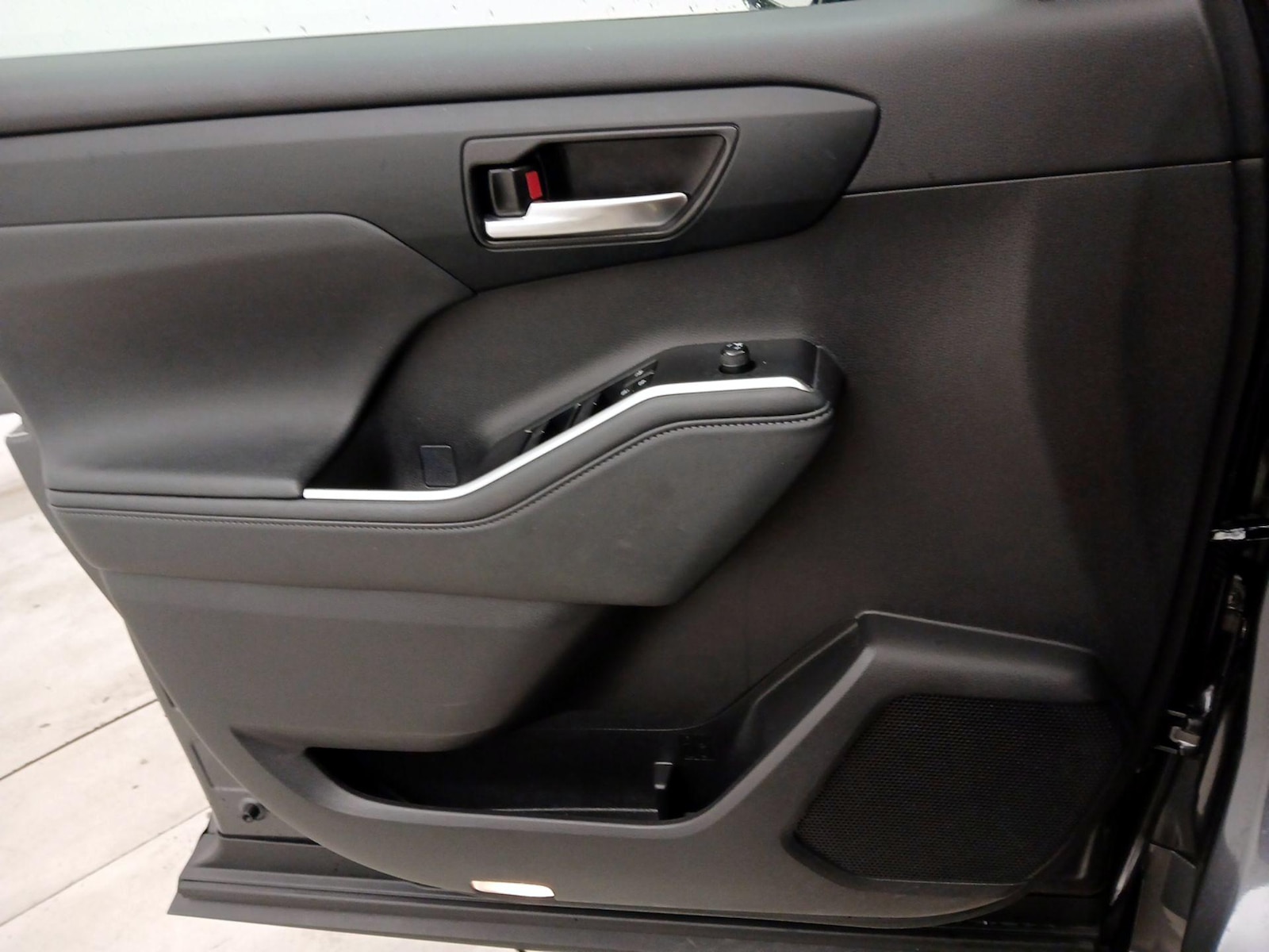 2024 Toyota Highlander XLE - Photo 13
