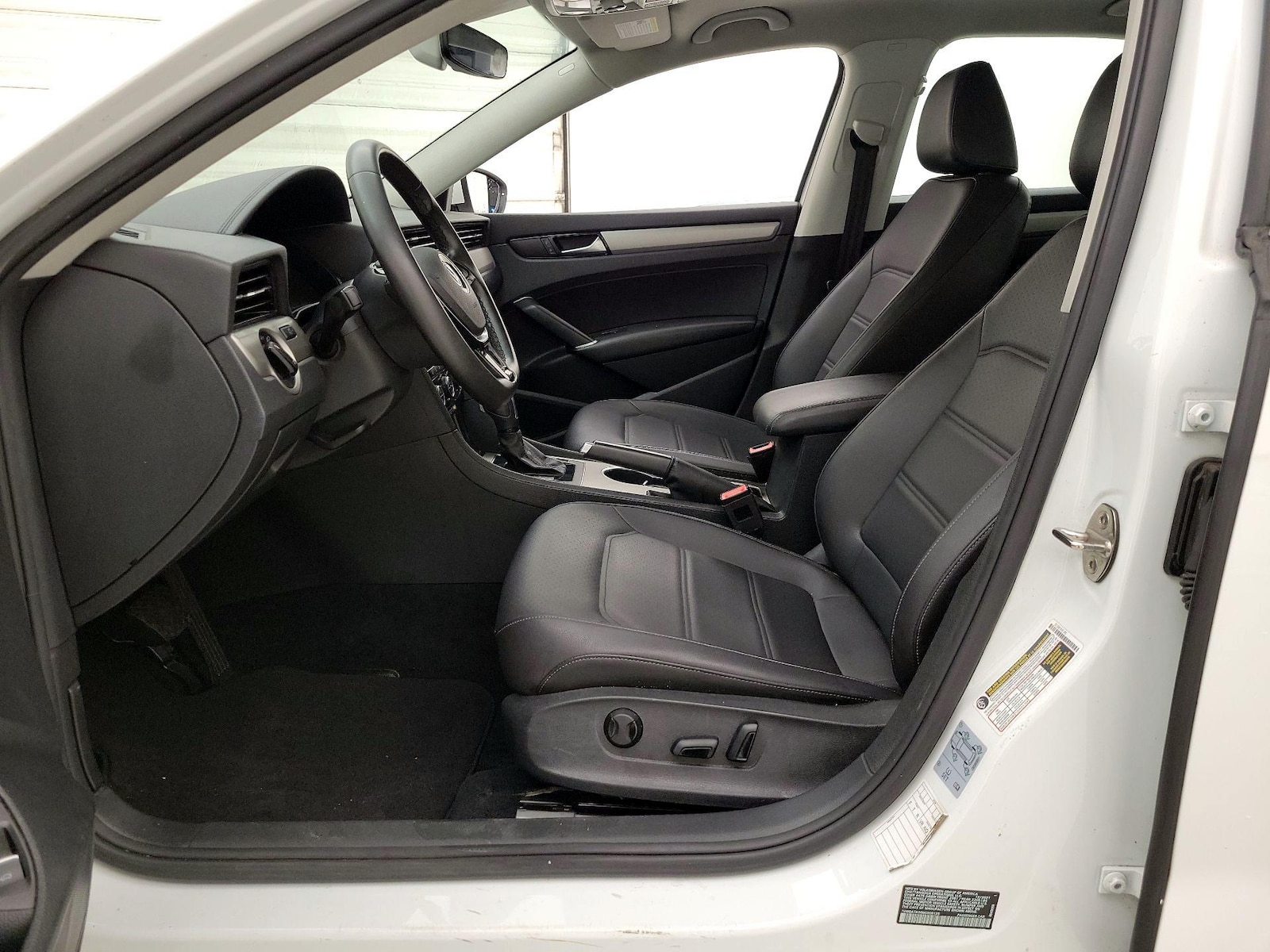 2022 Volkswagen Passat SE - Photo 12