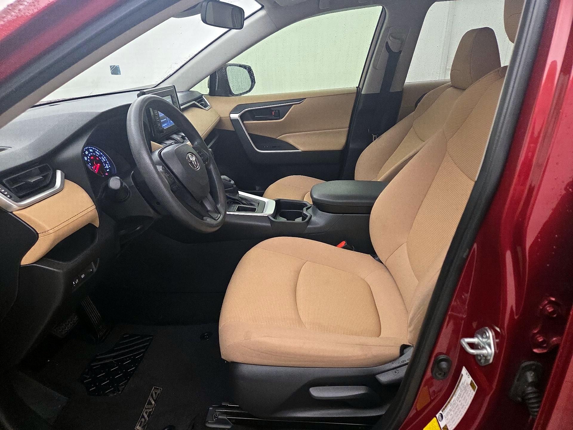 Thumbnail: 2021 Toyota RAV4 - 11