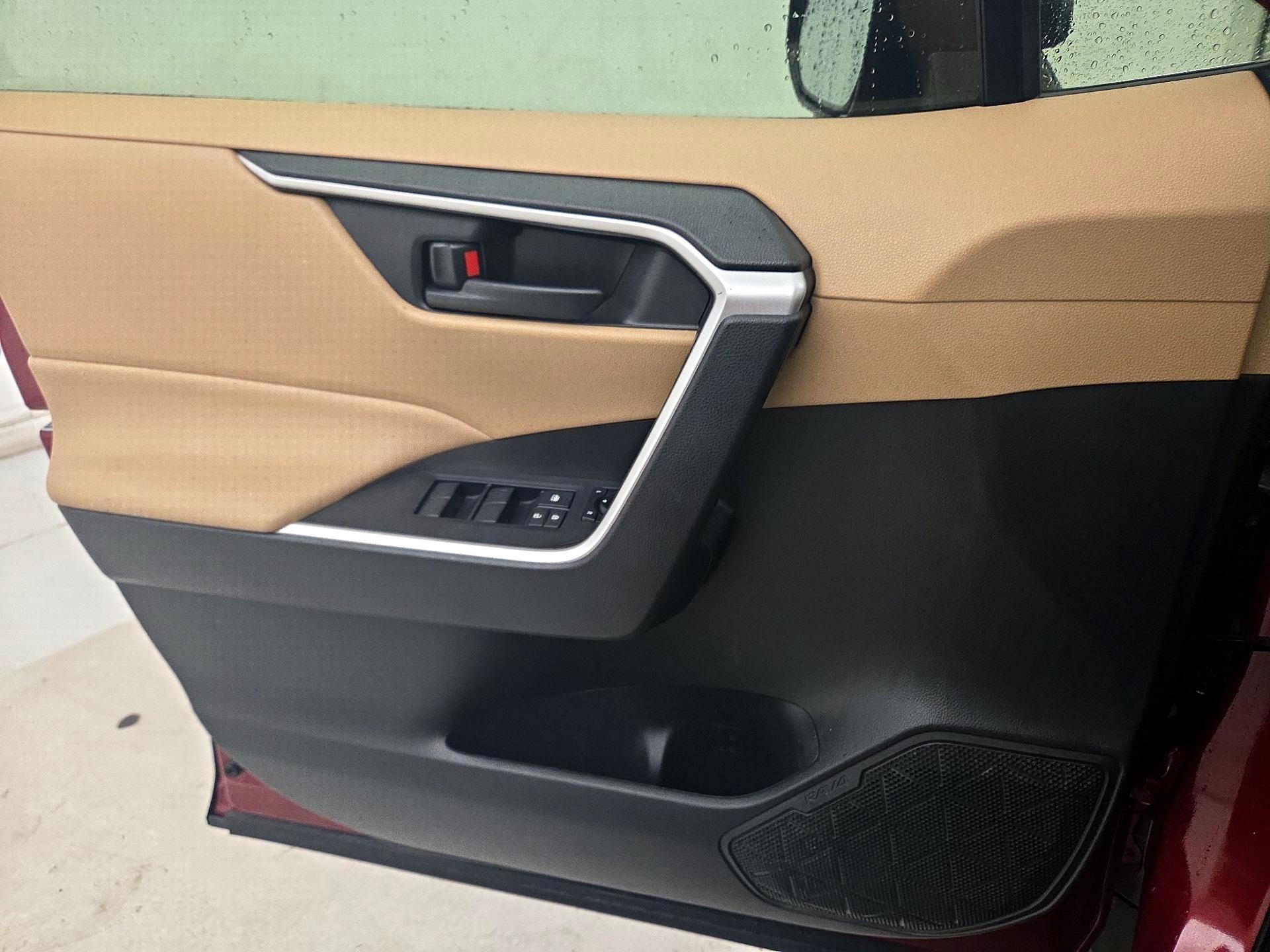 Thumbnail: 2021 Toyota RAV4 - 12