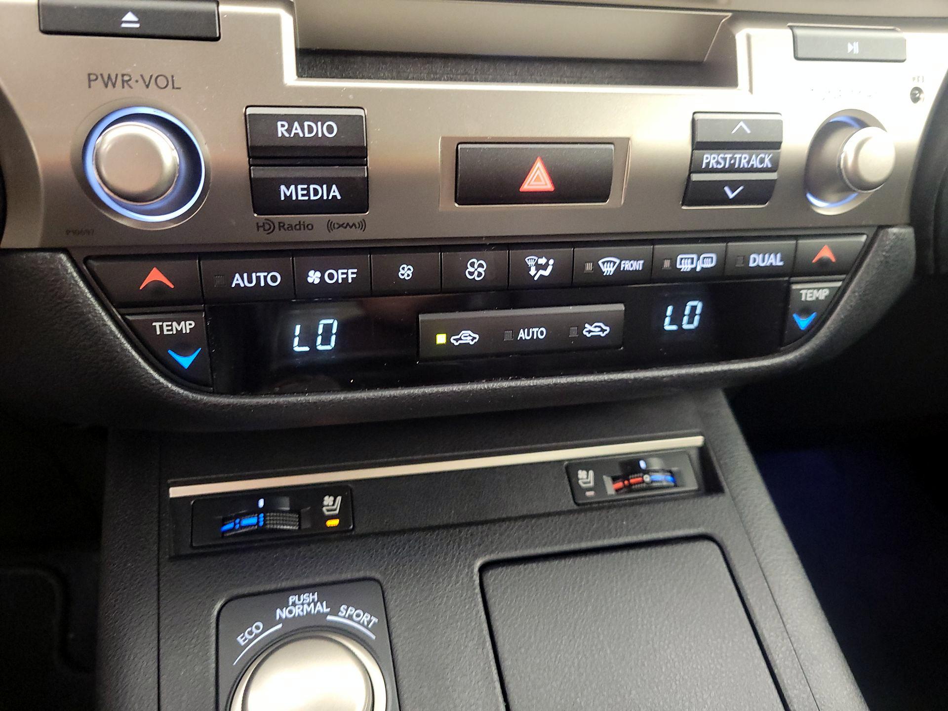 Thumbnail: 2014 Lexus ES - 16