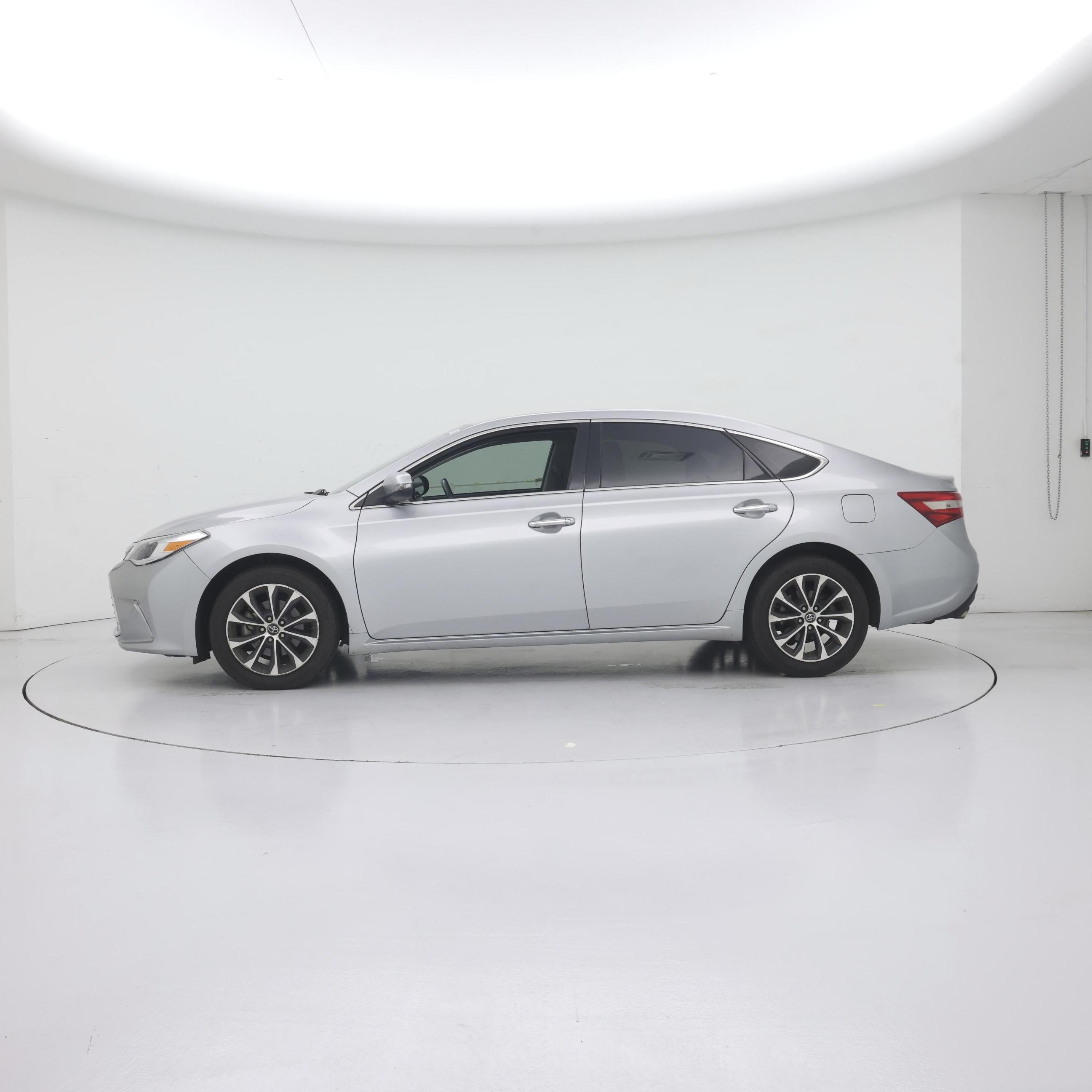 Thumbnail: 2017 Toyota Avalon - 3