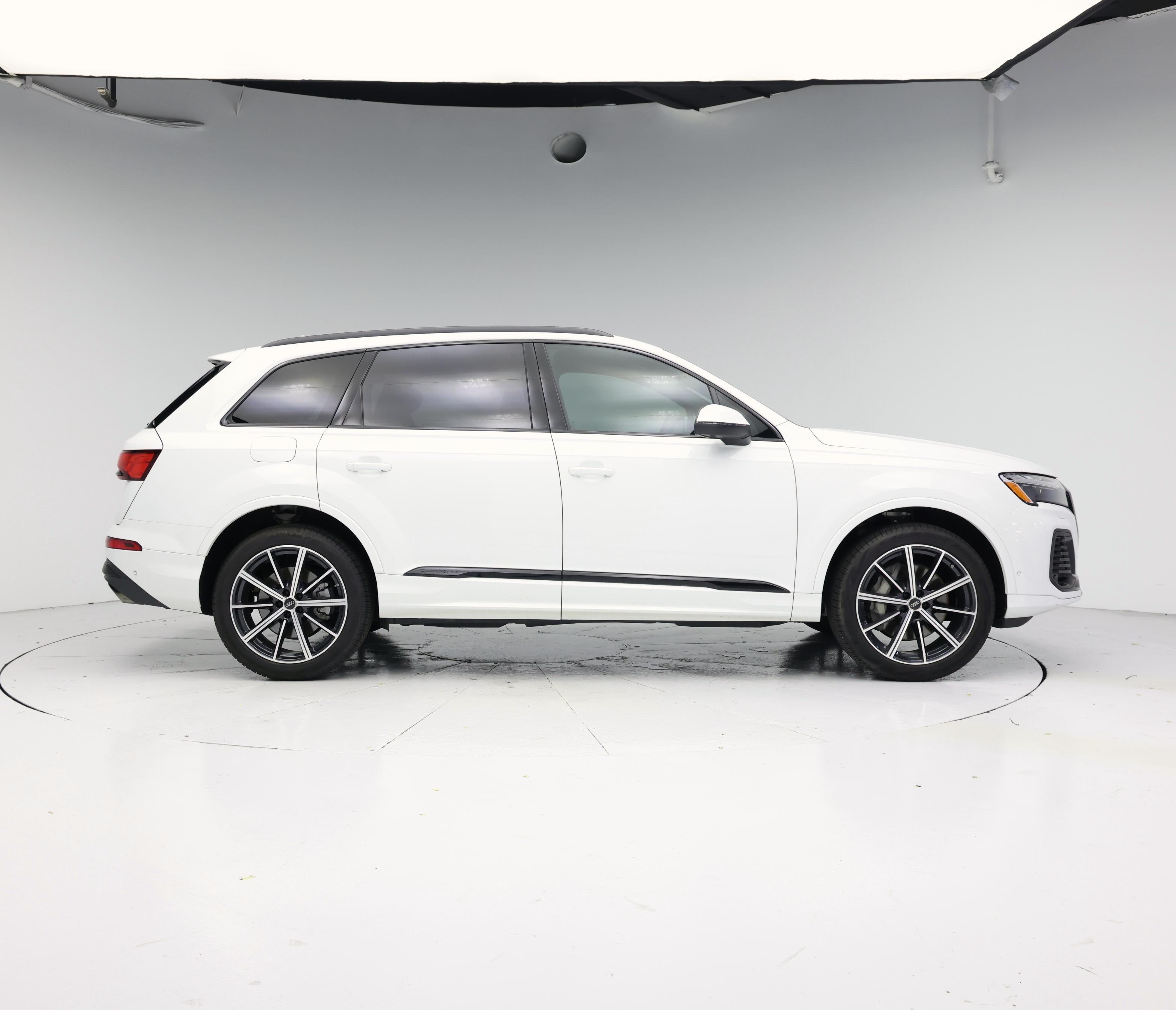 Thumbnail: 2025 Audi Q7 - 7