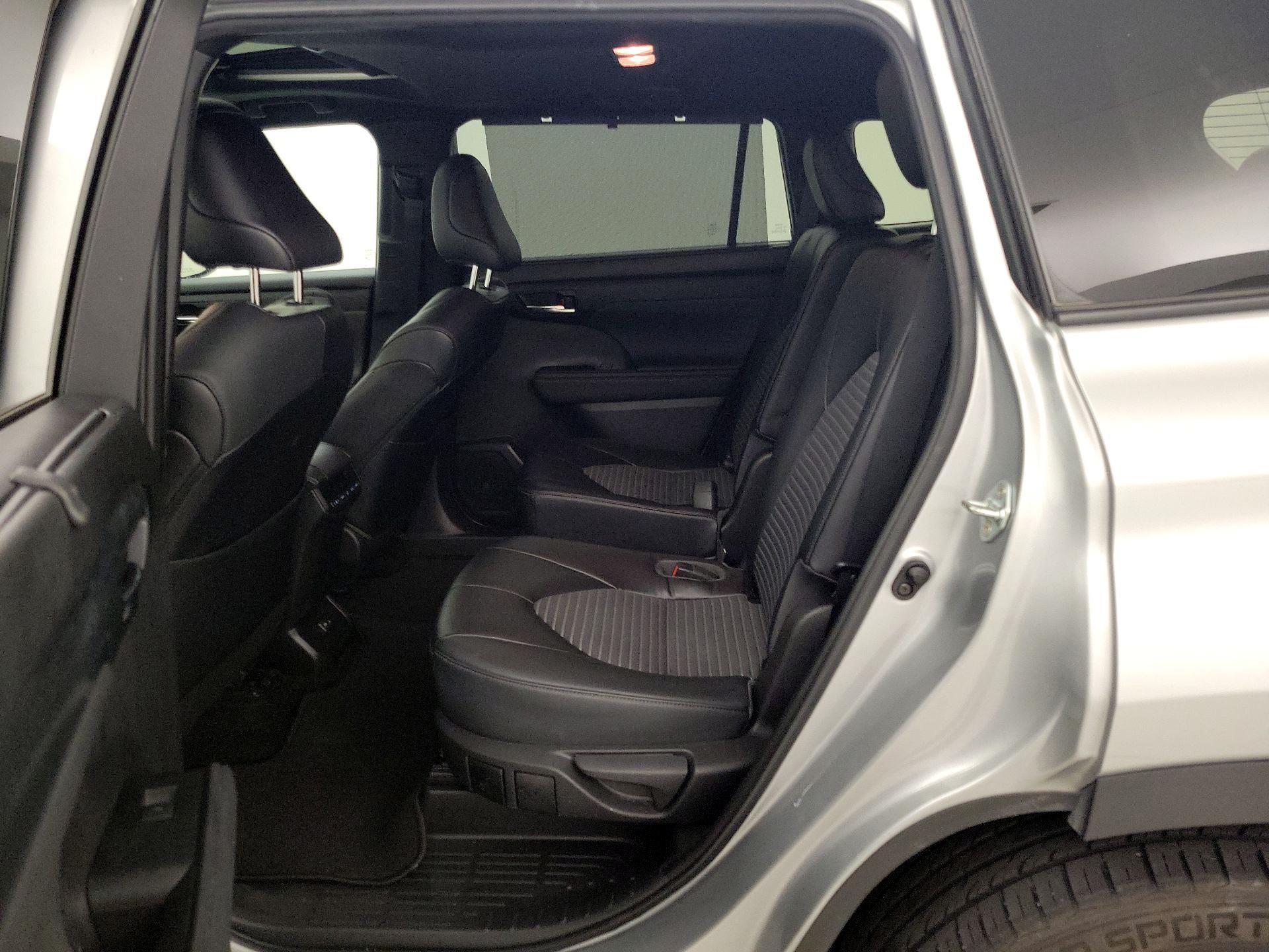 Thumbnail: 2023 Toyota Highlander - 20