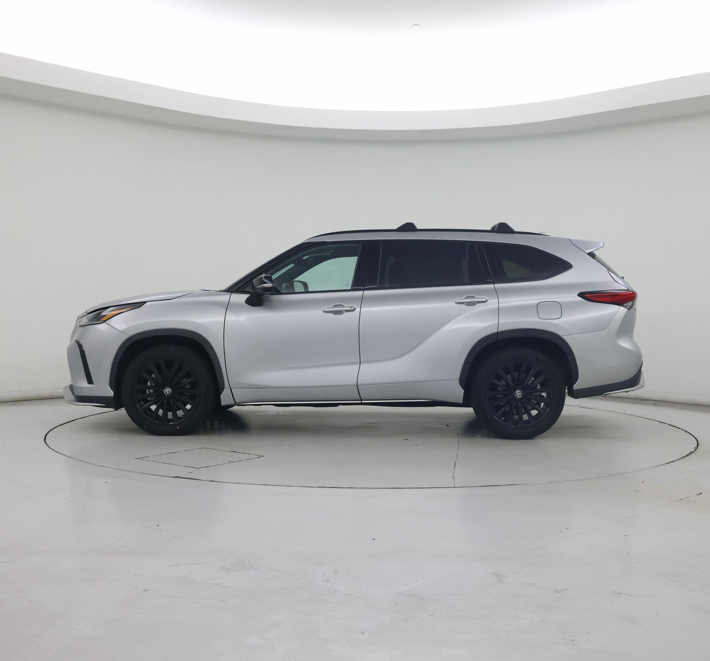 Thumbnail: 2023 Toyota Highlander - 3