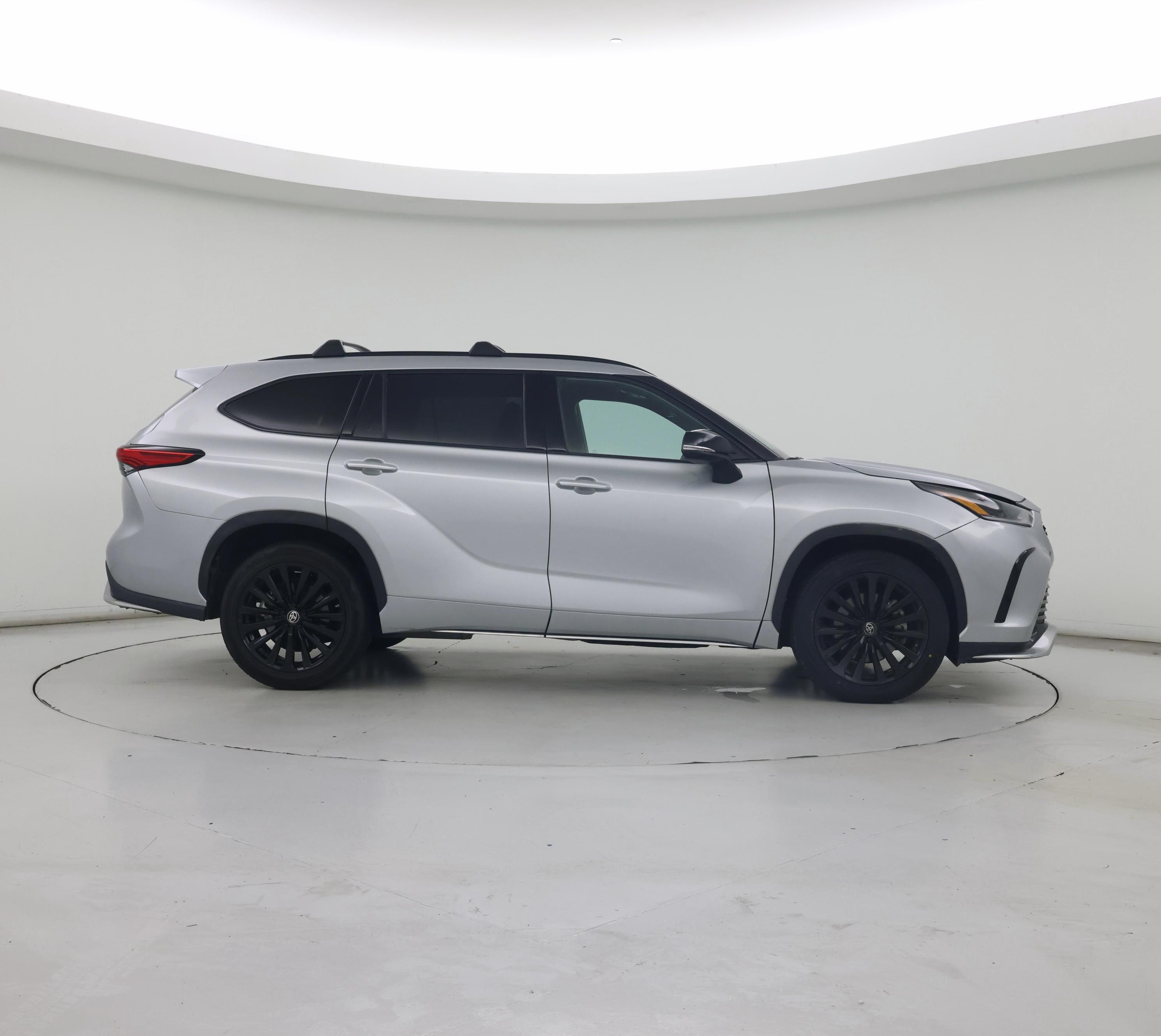 Thumbnail: 2023 Toyota Highlander - 7