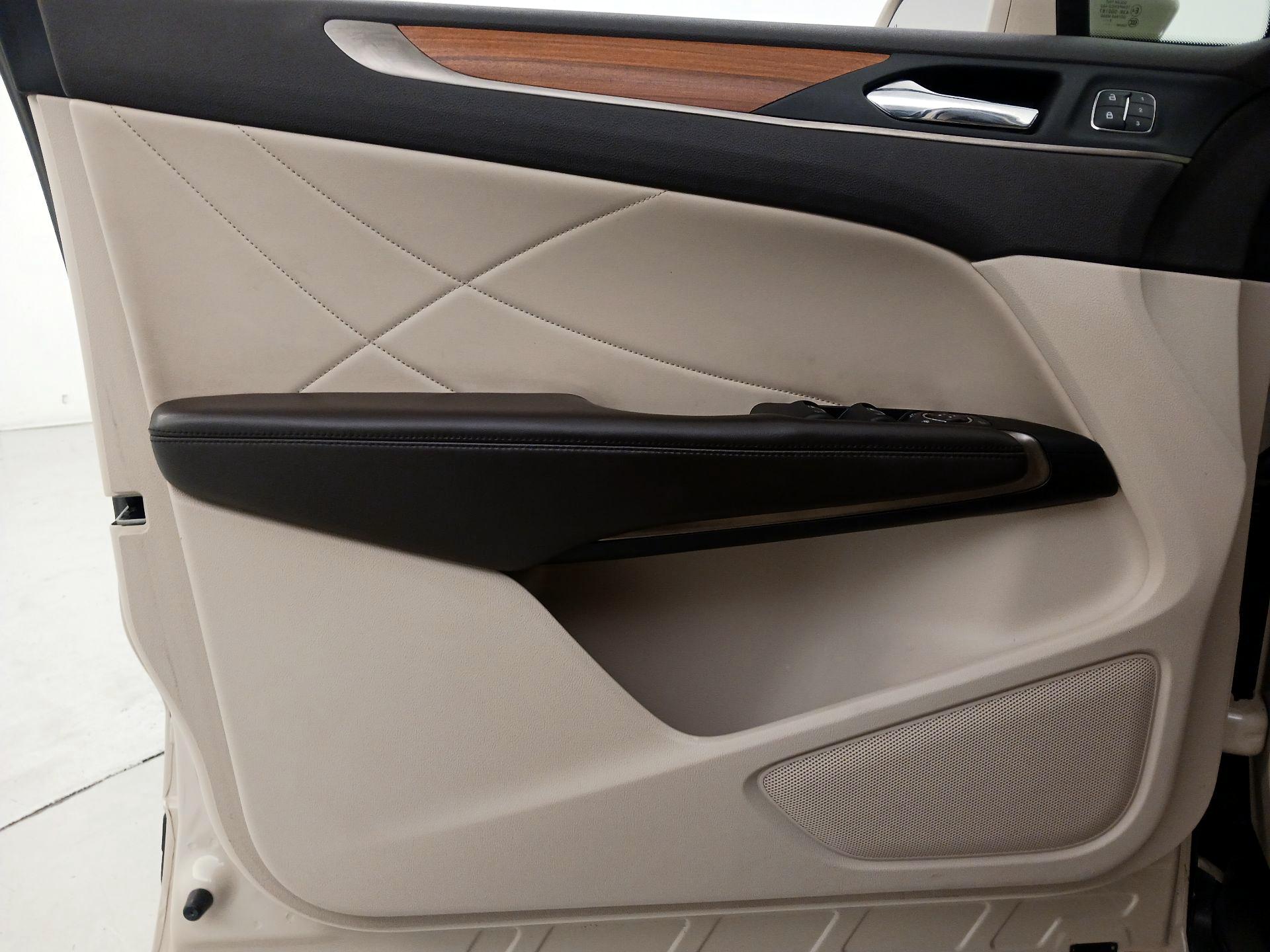 Thumbnail: 2018 Lincoln MKC - 12