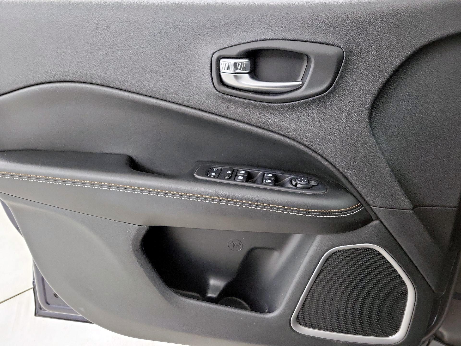 Thumbnail: 2020 Jeep Compass - 12