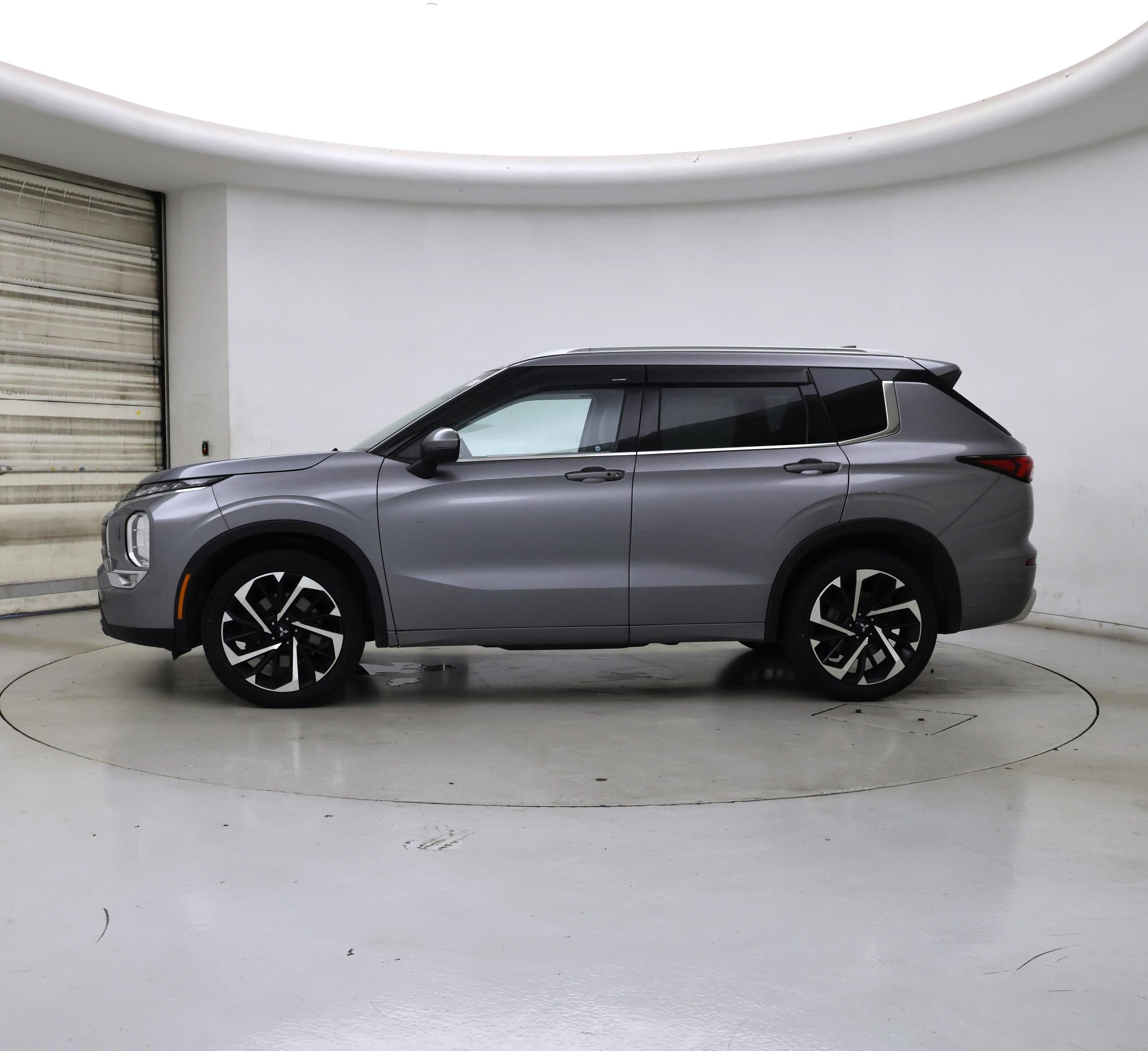 Thumbnail: 2022 Mitsubishi Outlander - 3