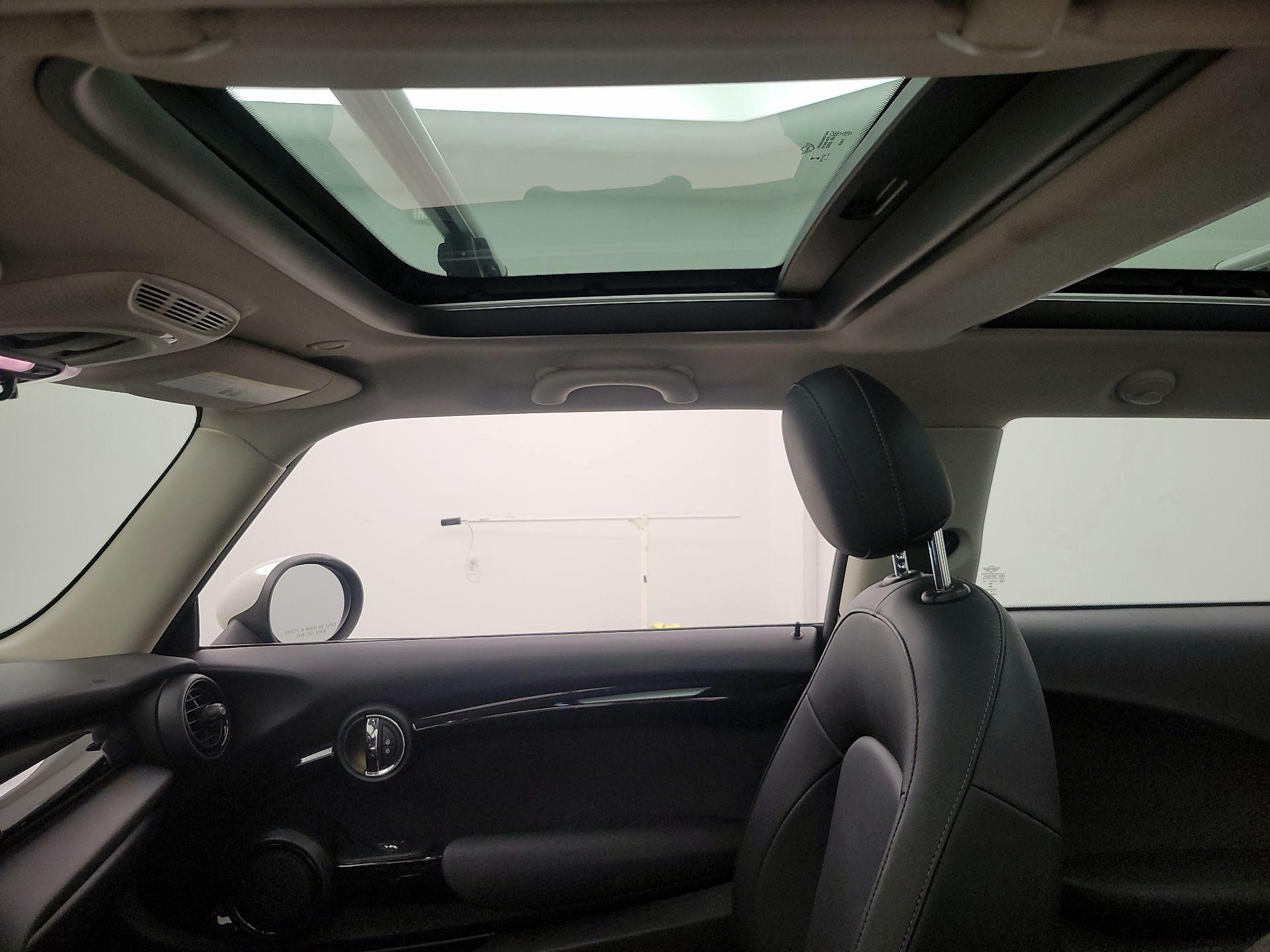 Thumbnail: 2019 MINI Cooper Hardtop - 19