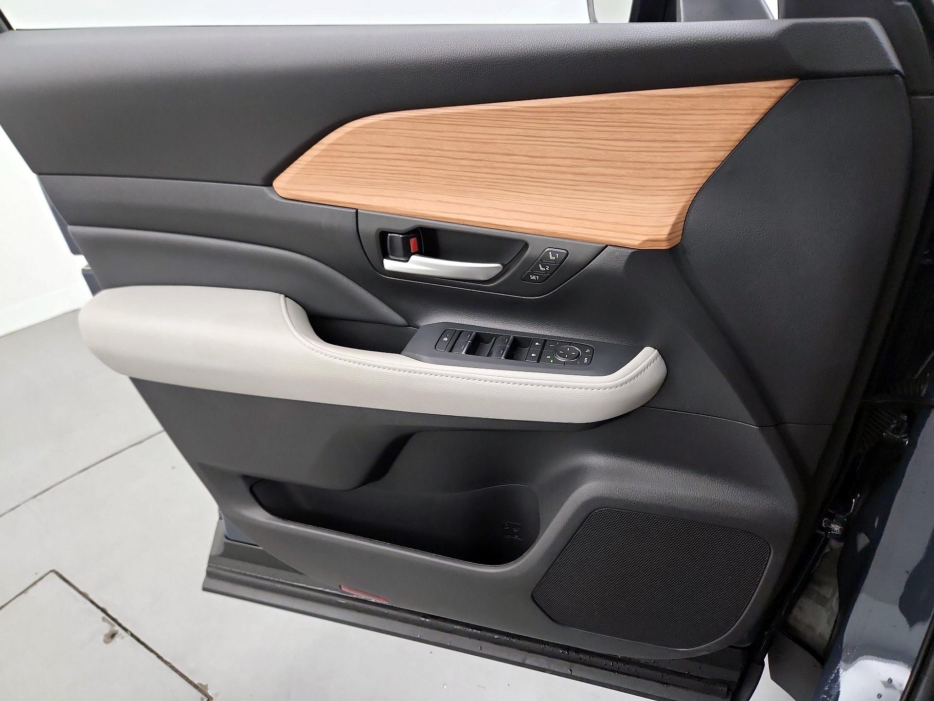 Thumbnail: 2026 Toyota Grand Highlander - 12