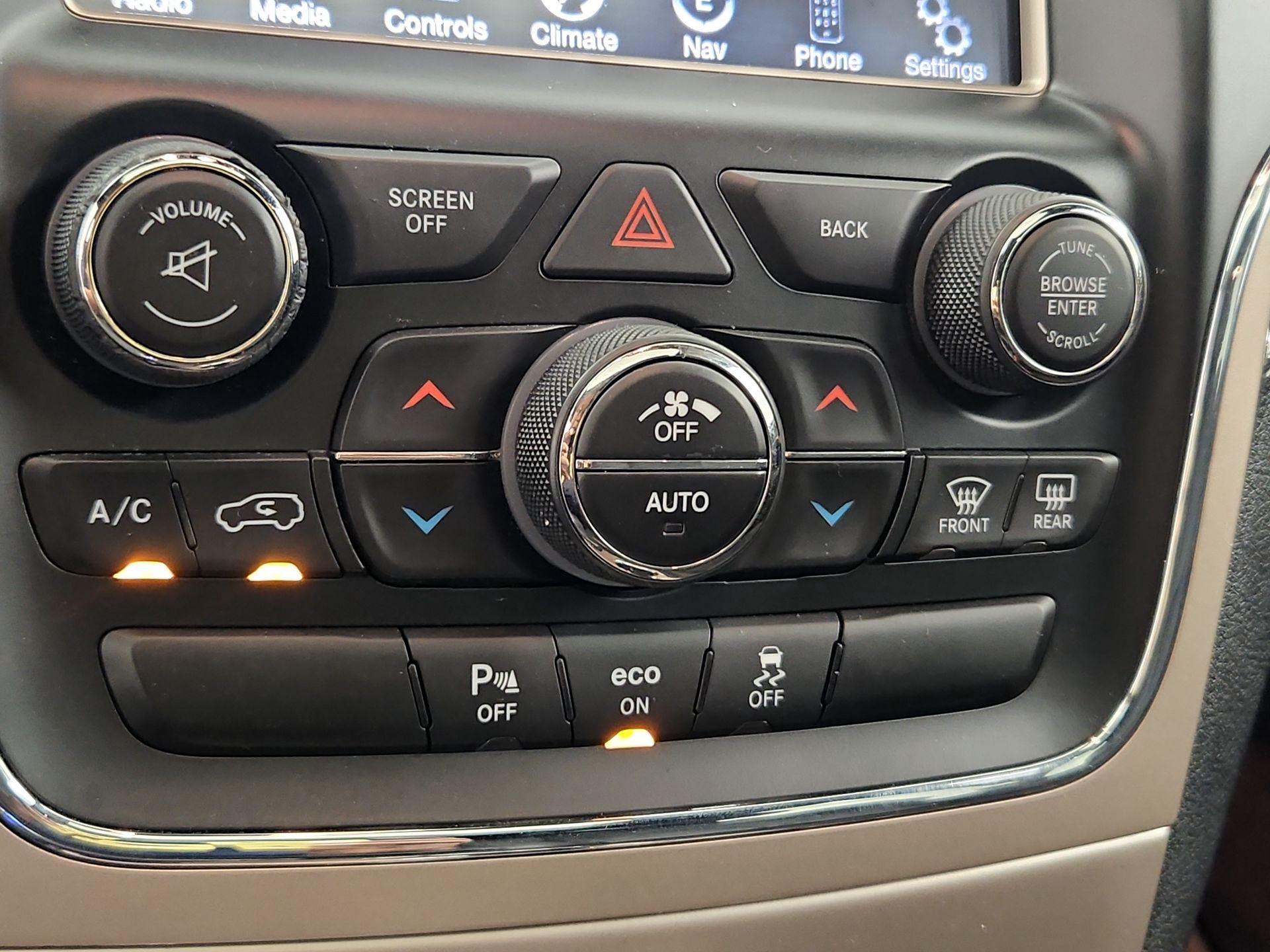 Thumbnail: 2014 Jeep Grand Cherokee - 17