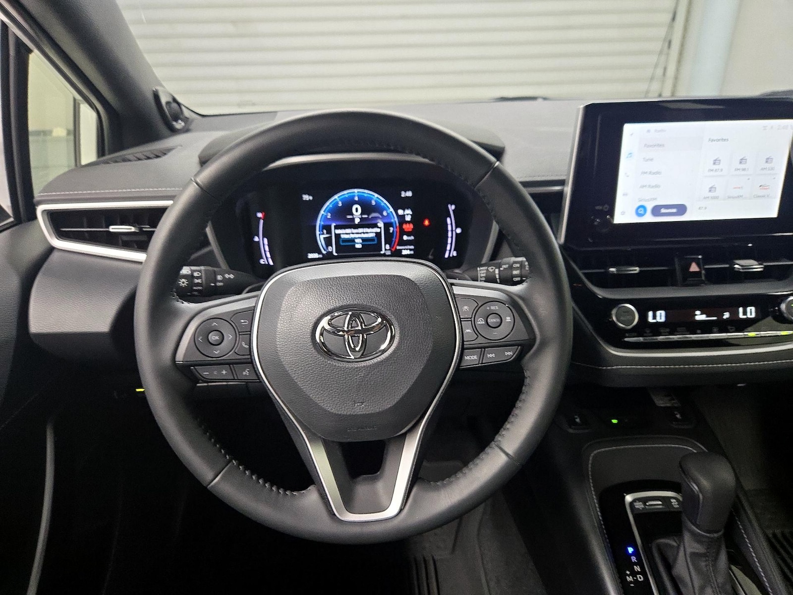 2024 Toyota Corolla Hatchback XSE - Photo 11