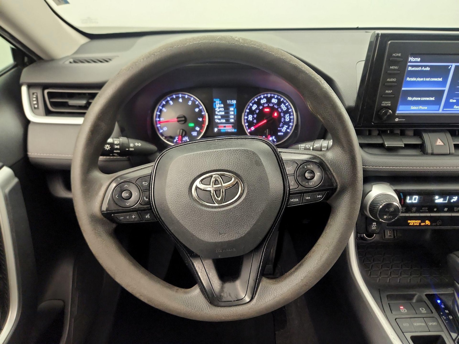 2021 Toyota RAV4 XLE - Photo 11