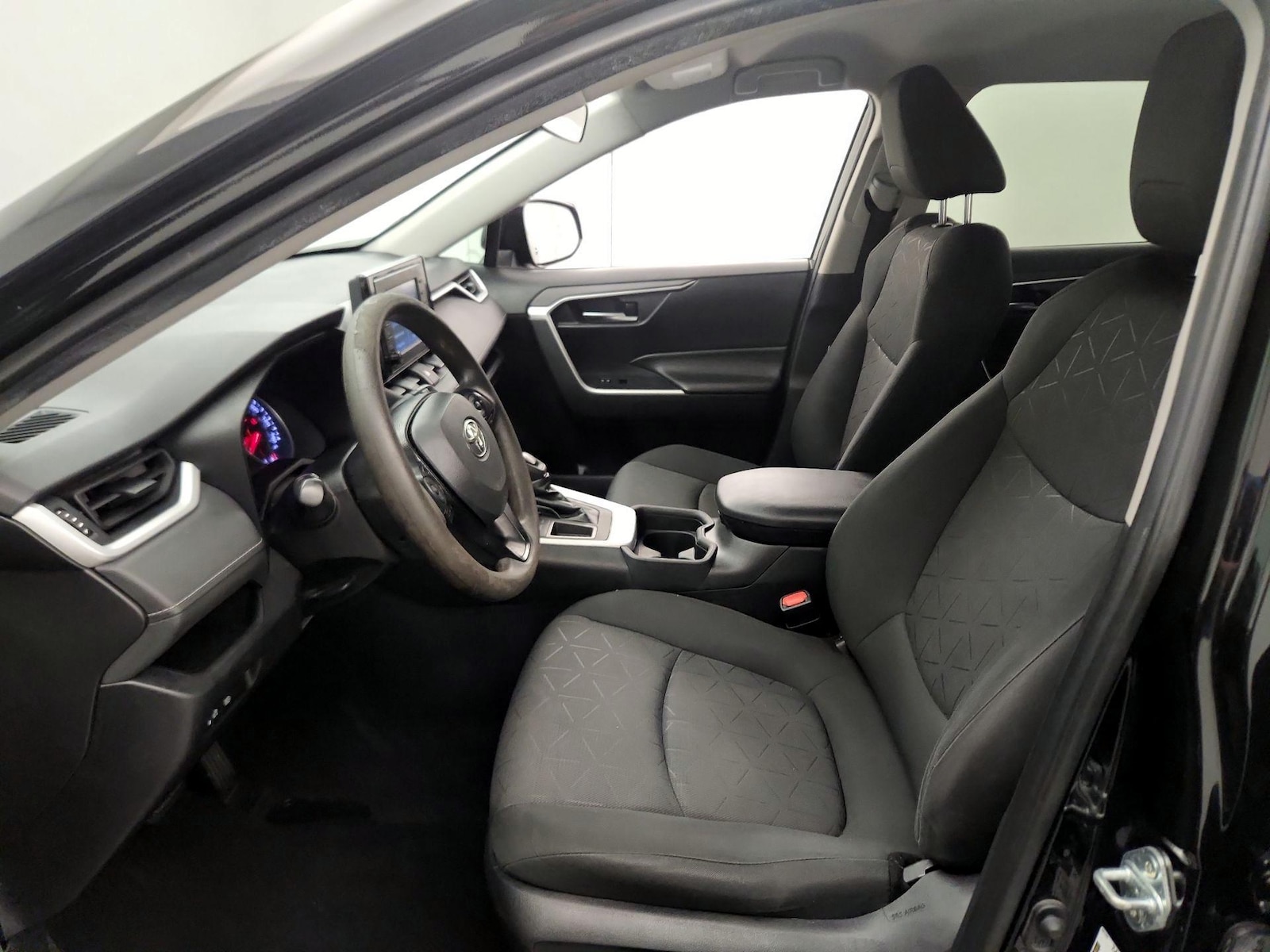 2021 Toyota RAV4 XLE - Photo 12