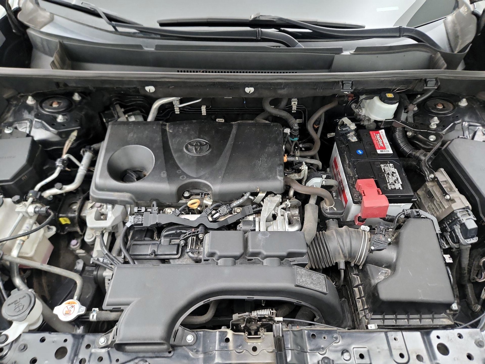 2021 Toyota RAV4 XLE - Photo 21