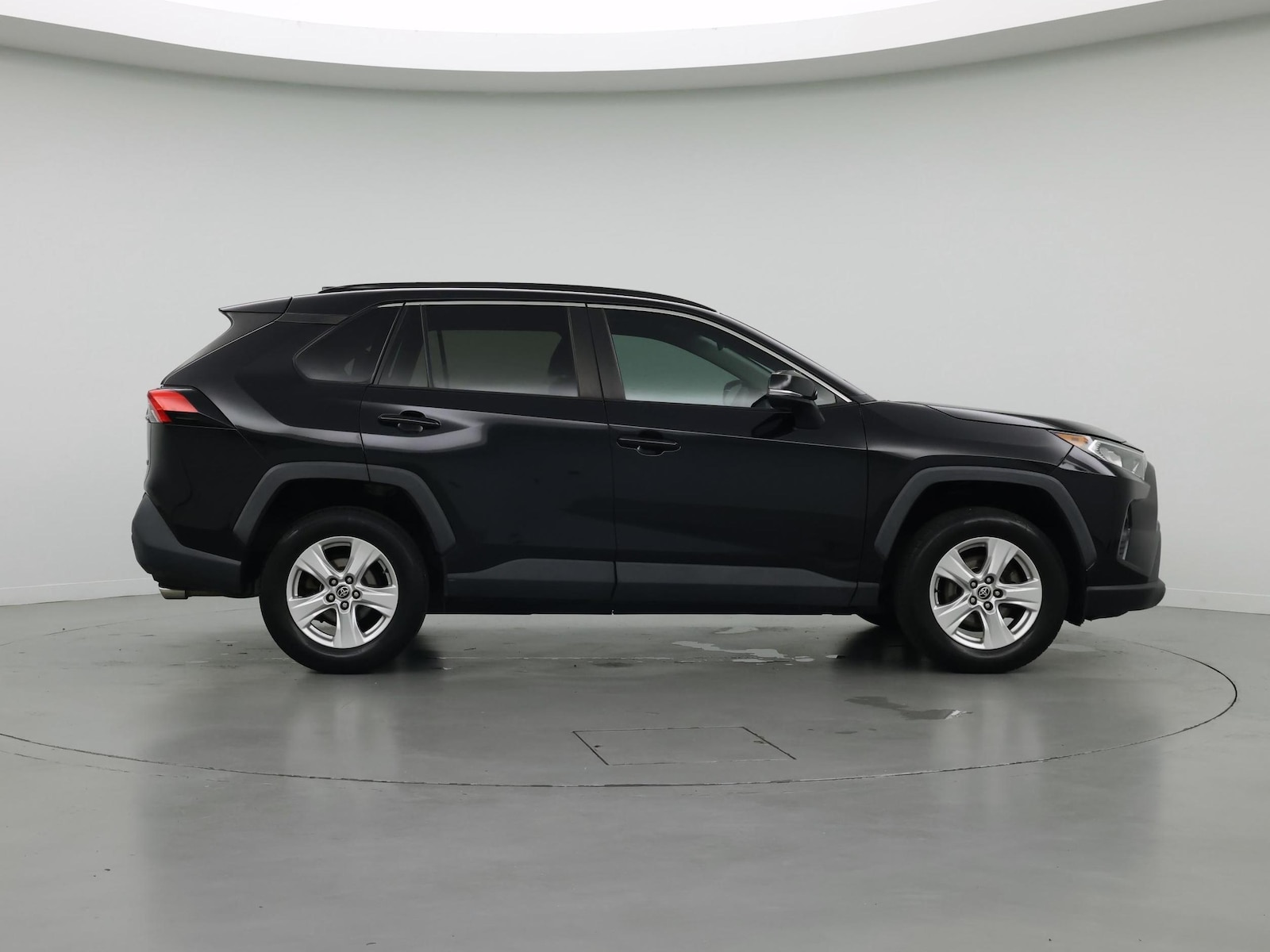 2021 Toyota RAV4 XLE - Photo 8